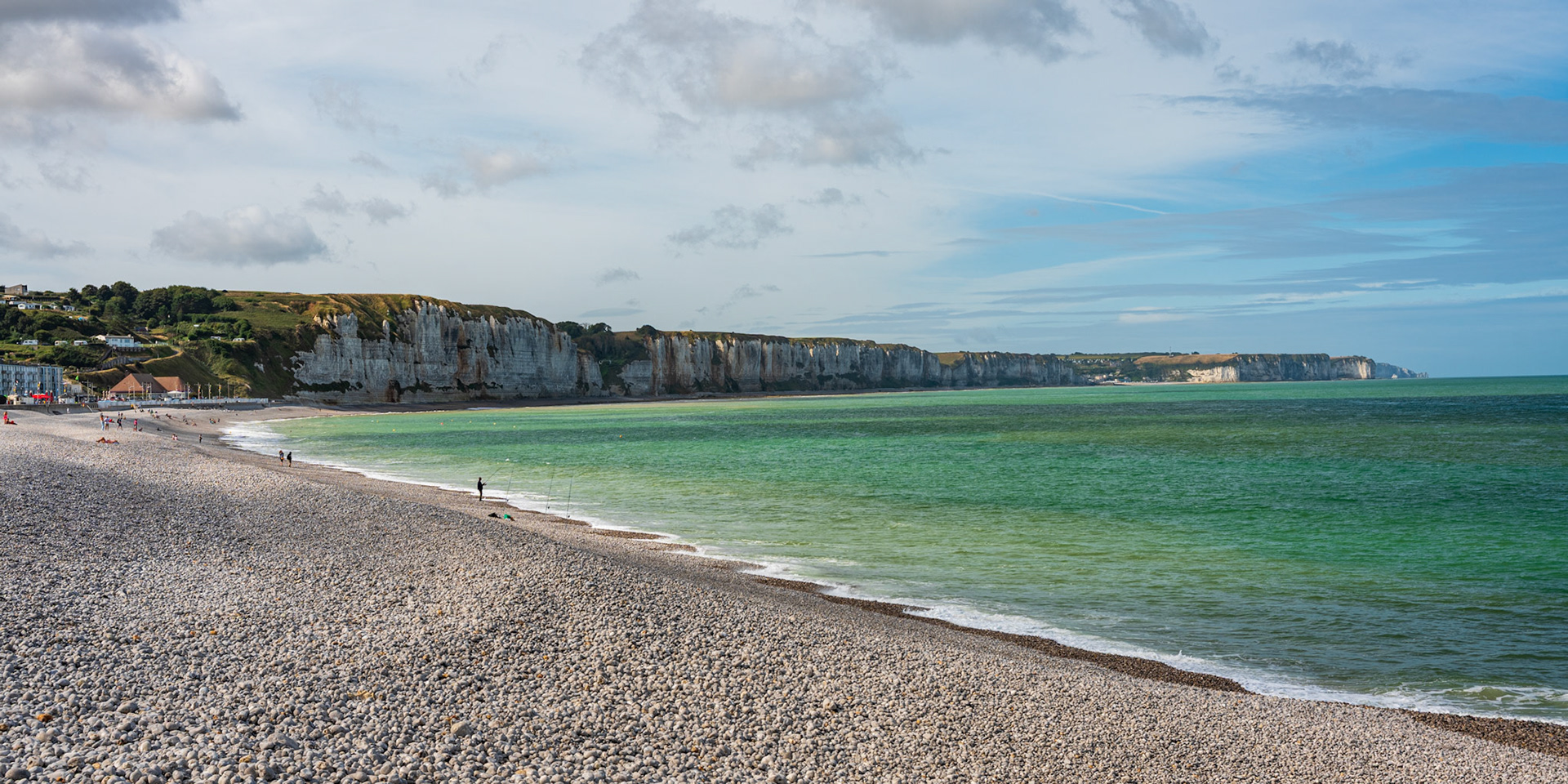 Promenáda a pláž ve Fécamp