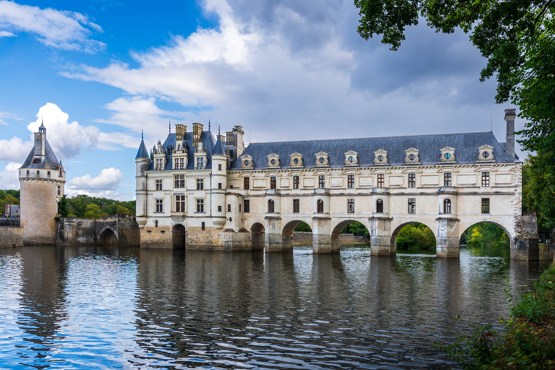 Zámek šlechtičen - Chenonceau