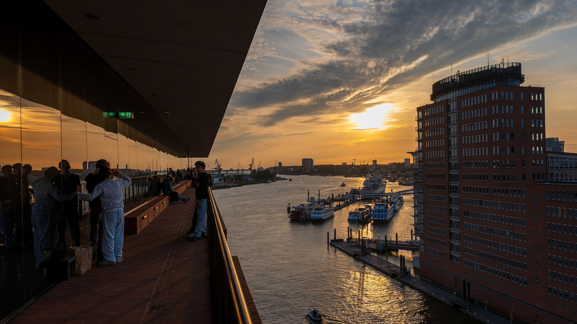 Na terase Labské filharmonie