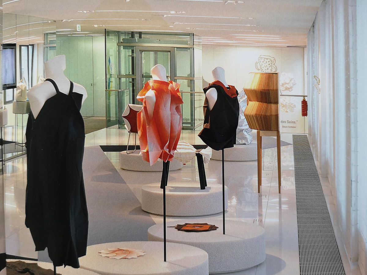 Design objects with folds and creases by various designers that were shown in the Plica exhibition in Münster.