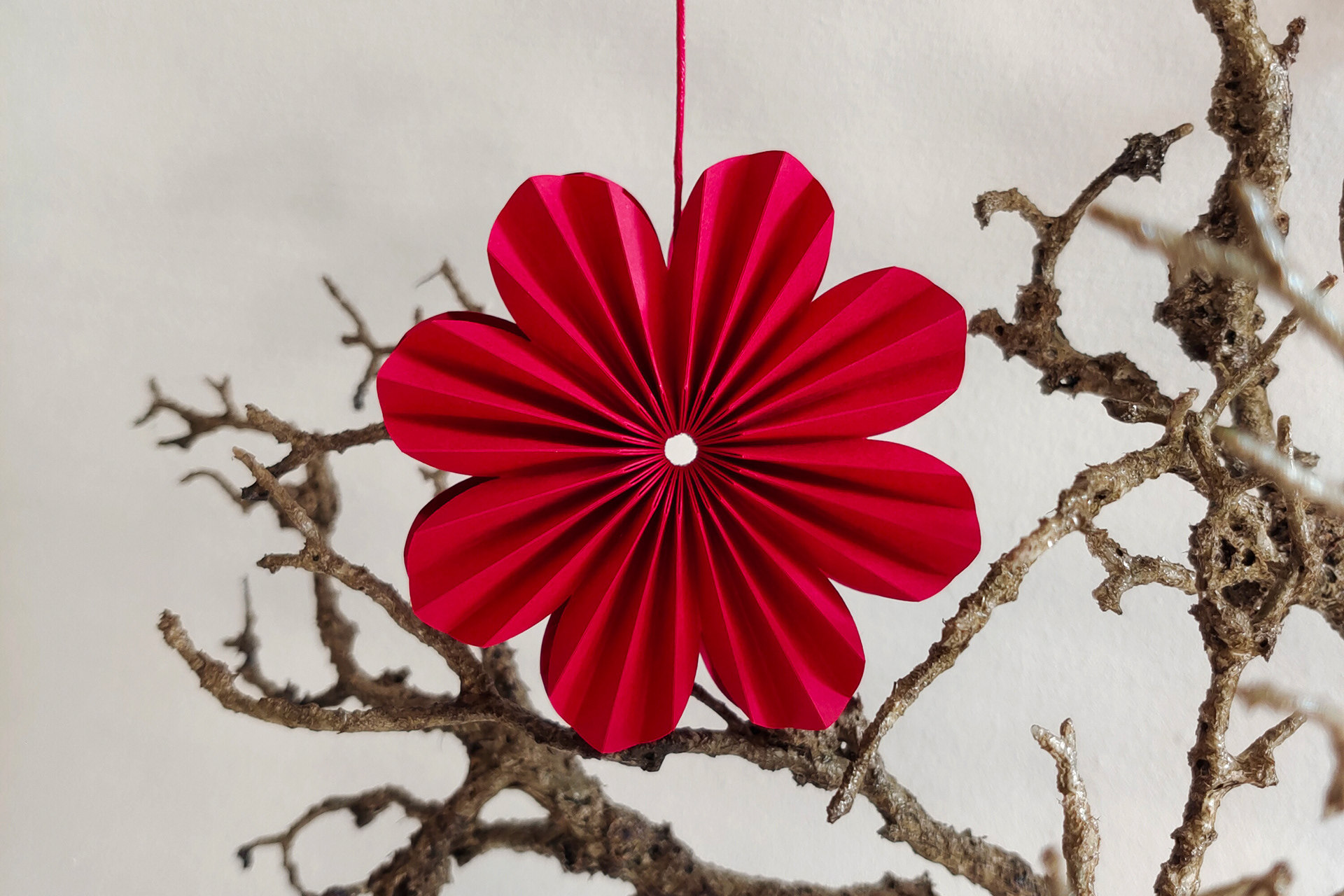 Handmade origami flower decoration by Kristina Wißling.