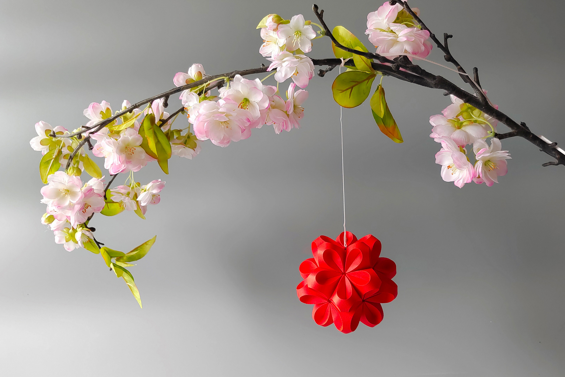 Red Paper flower pendant made from japanese paper, a perfect gift for mother´s day.
