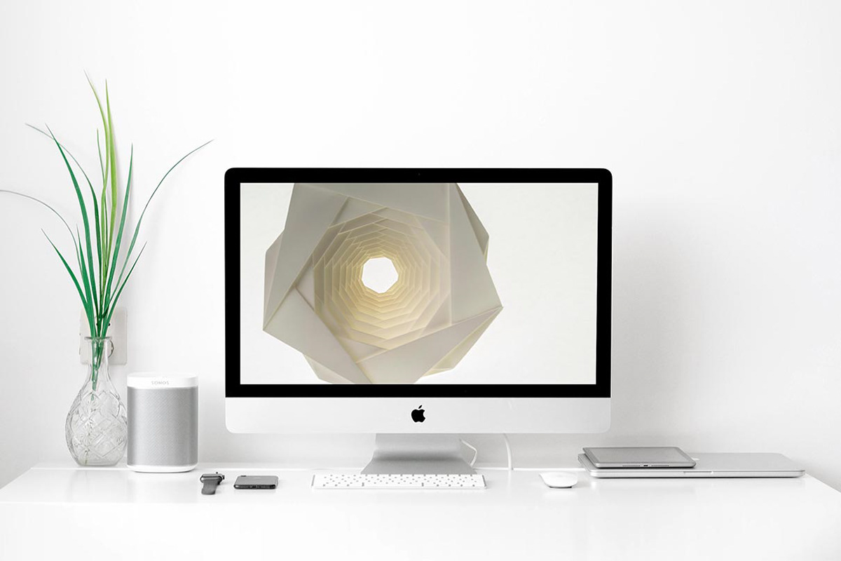 Example image with a computer to present the online workshops on folding techniques and origami with Kristina Wißling.