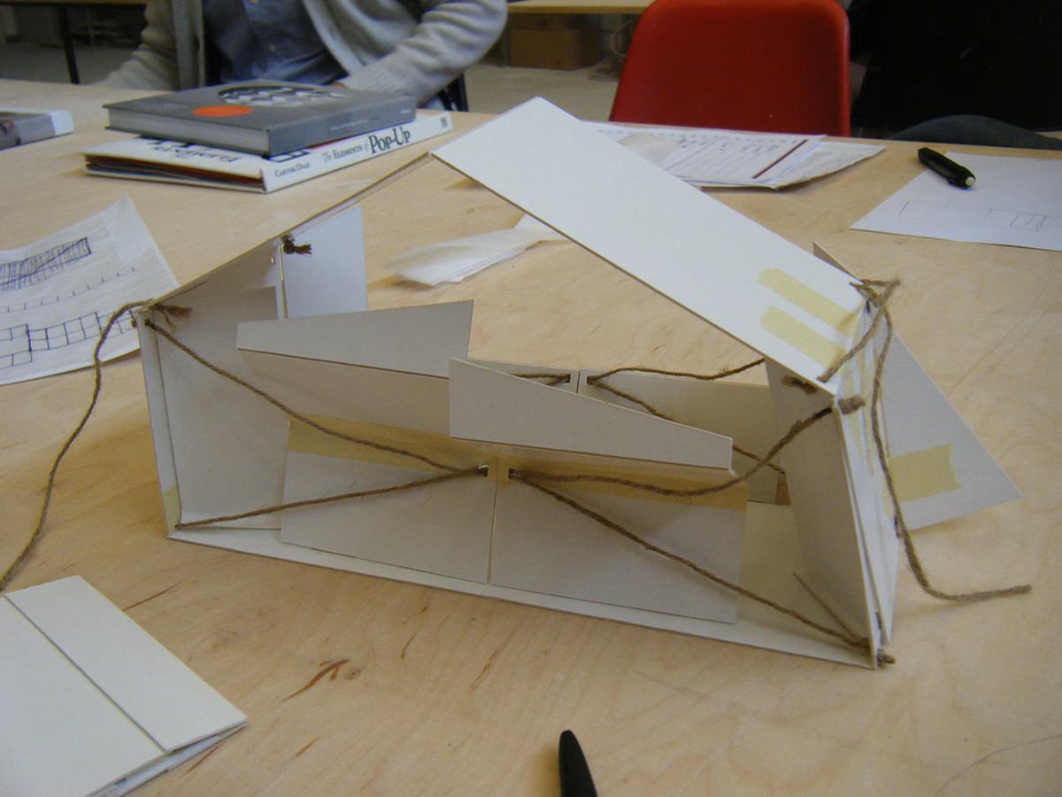 Paper models during the workshop with Kristina Wißling on folding techniques in art, architecture and industrial design.