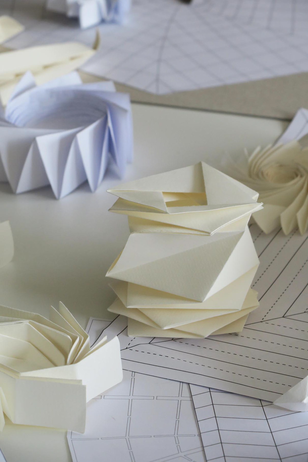 Paper models by Kristina Wißling for a workshop with aerospace companies.