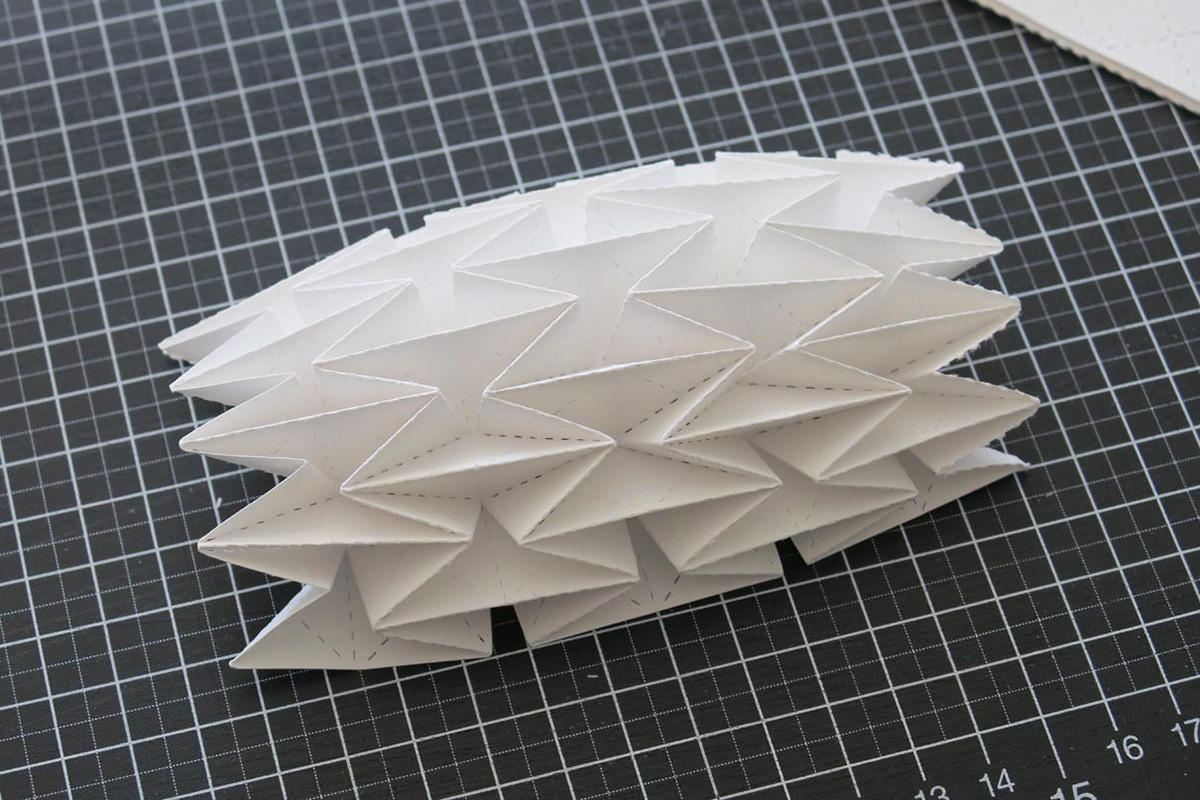 Paper models made of perforated paper during the workshop with Kristina Wißling on folding techniques at RWTH Aachen.