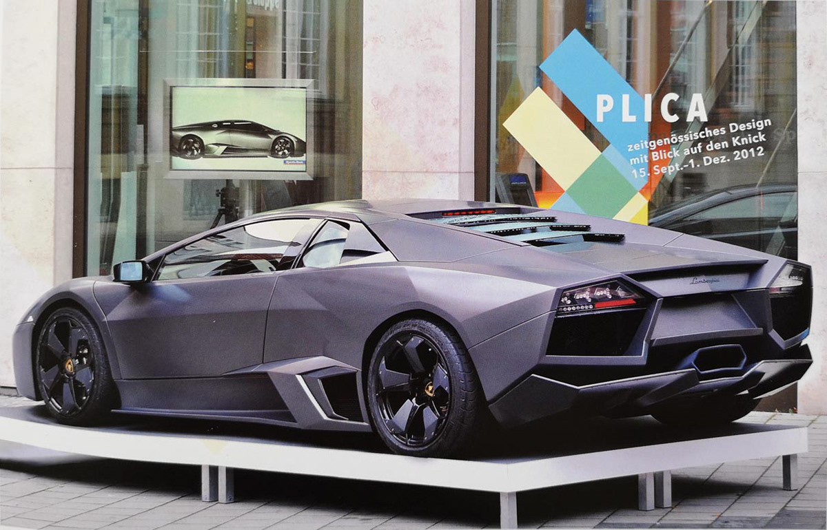 Lamborghini in Münster for the exhibition Plica – contemporary design with a view of the Sparda Bank.