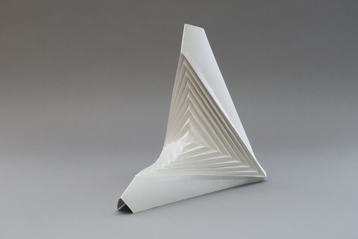 Folding of a saddle structure by Kristina Wißling from grey paper..