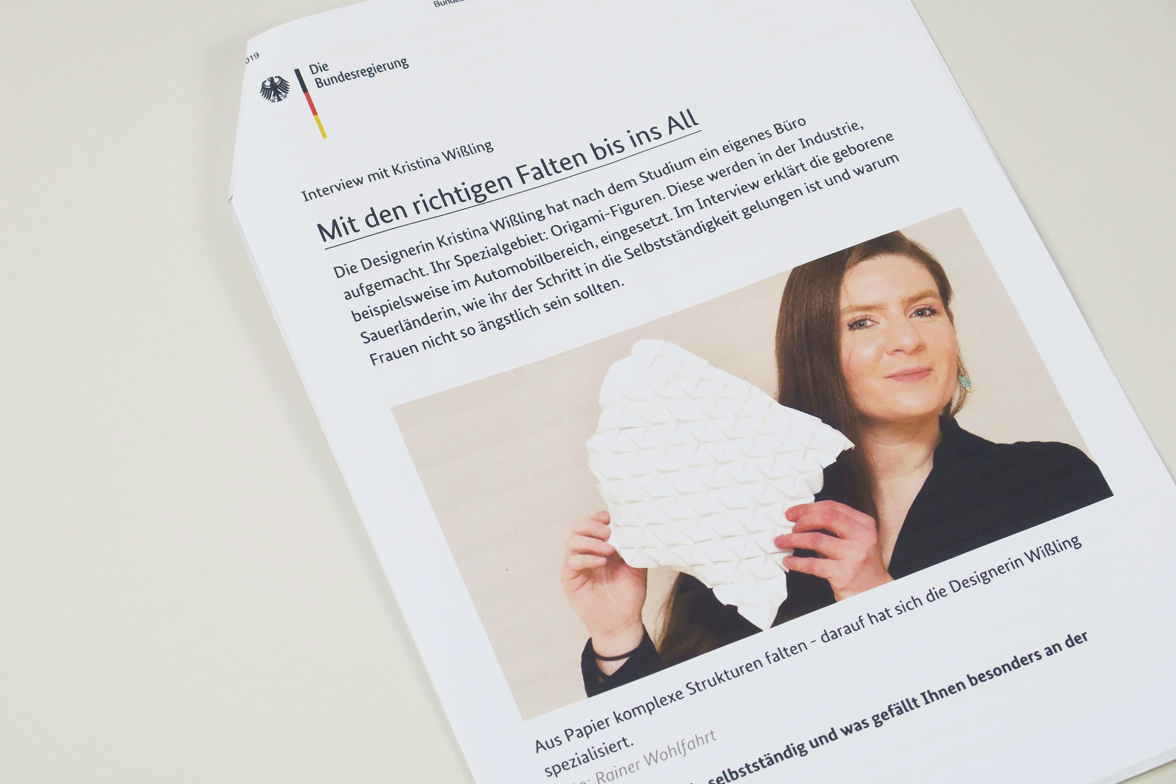 Kristina Wißling gave an interview on the topic "Mit den richtigen Falten bis ins All" for the Website of the German Goverment. The press article was published on "International Women`s Day.
