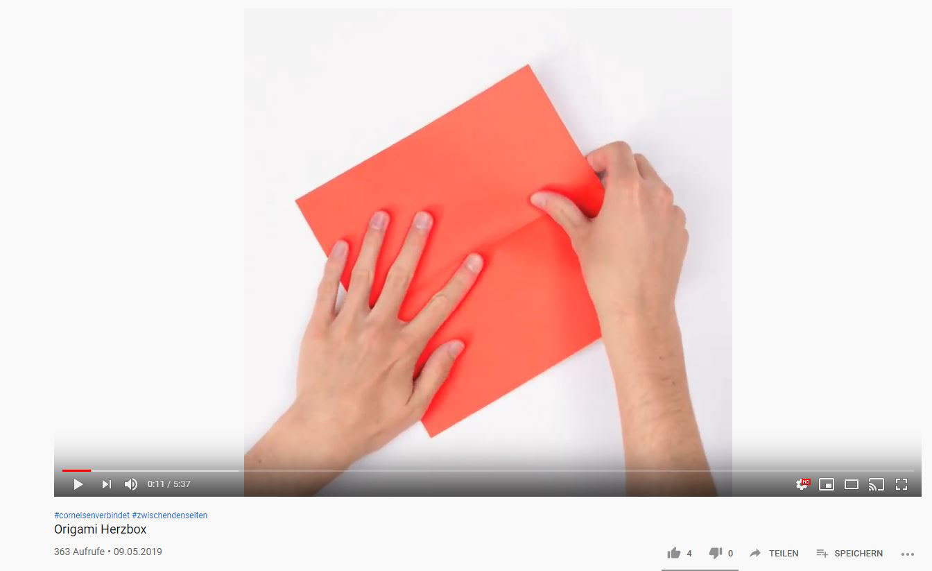Screenshot of an origami folding tutorial by Kristina Wißling on YouTube for Cornelsen.