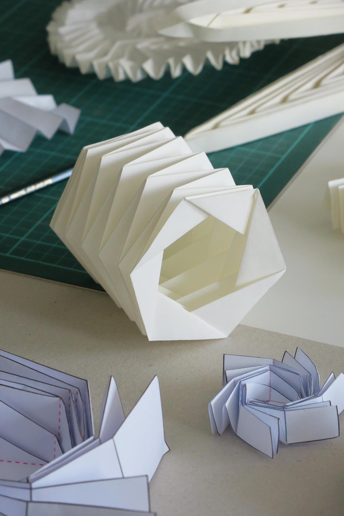 Paper models for a workshop with aerospace companies in Bremen with Kristina Wißling.