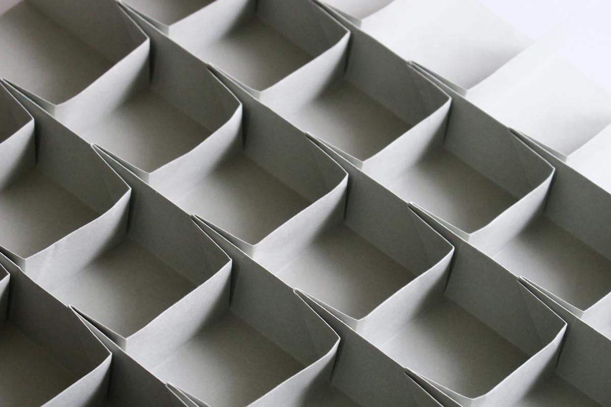 Grey folding structure with individual compartments