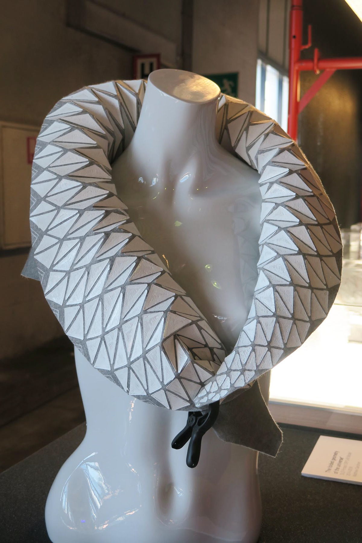 Folded structure made of textile and 3D printing, produced using a self-built large-format 3D printer.
