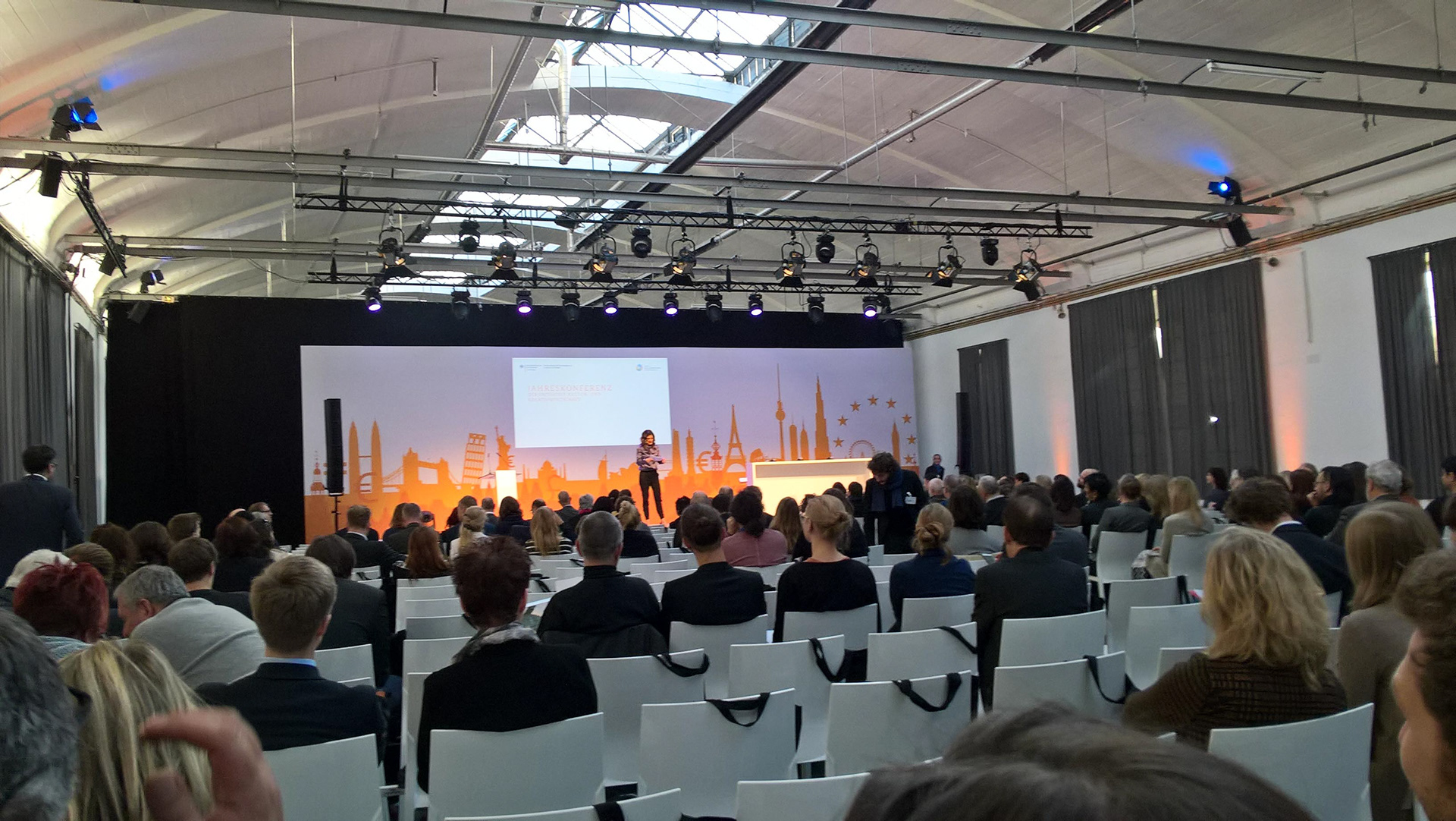 Kristina Wißling was asked for a presentation on the topic "WE & THE OTHERS": CREATIVE ECONOMIES COOPERATING WITH OTHER BRANCHES" at the annual conference of the Federal Government on culture and creative industries.