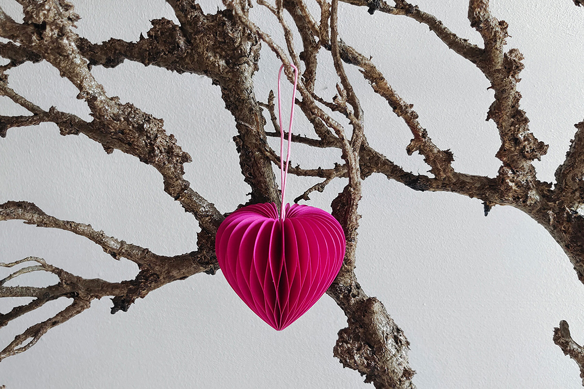Pink paper heart handmade by designer Kristina Wißling. Ideal as a Mother's Day gift.