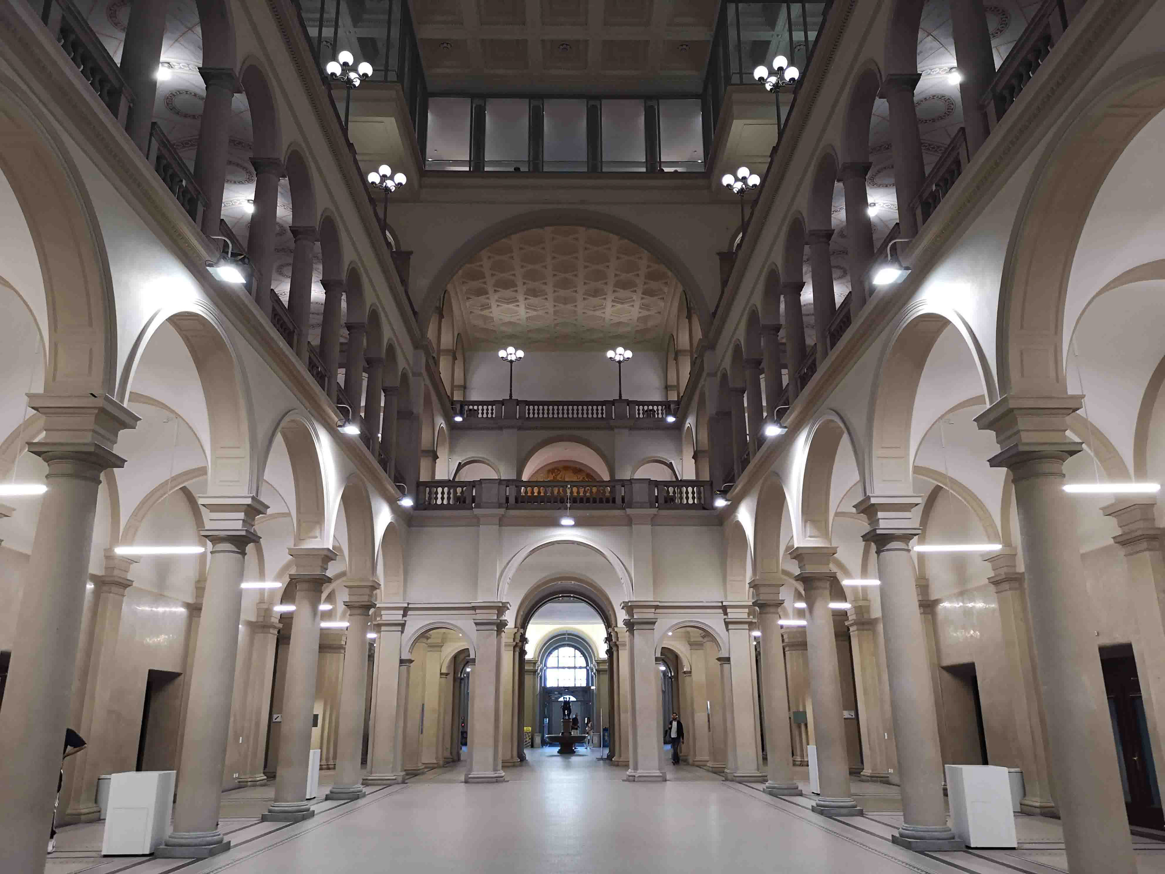 Lecture and workshop on origami folding techniques with Kristina Wißling at the ETH in Zurich.