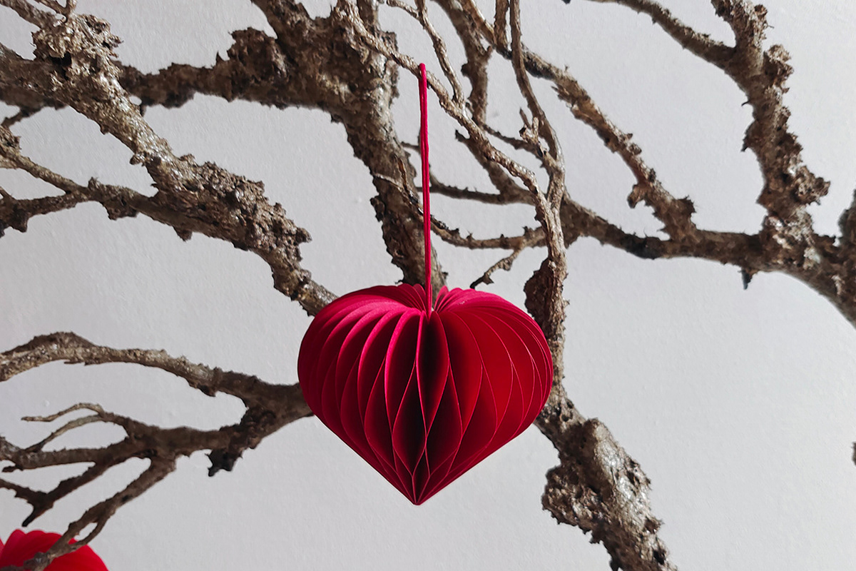 Large paper heart handmade in Germany from high-quality paper, ideal as a gift.