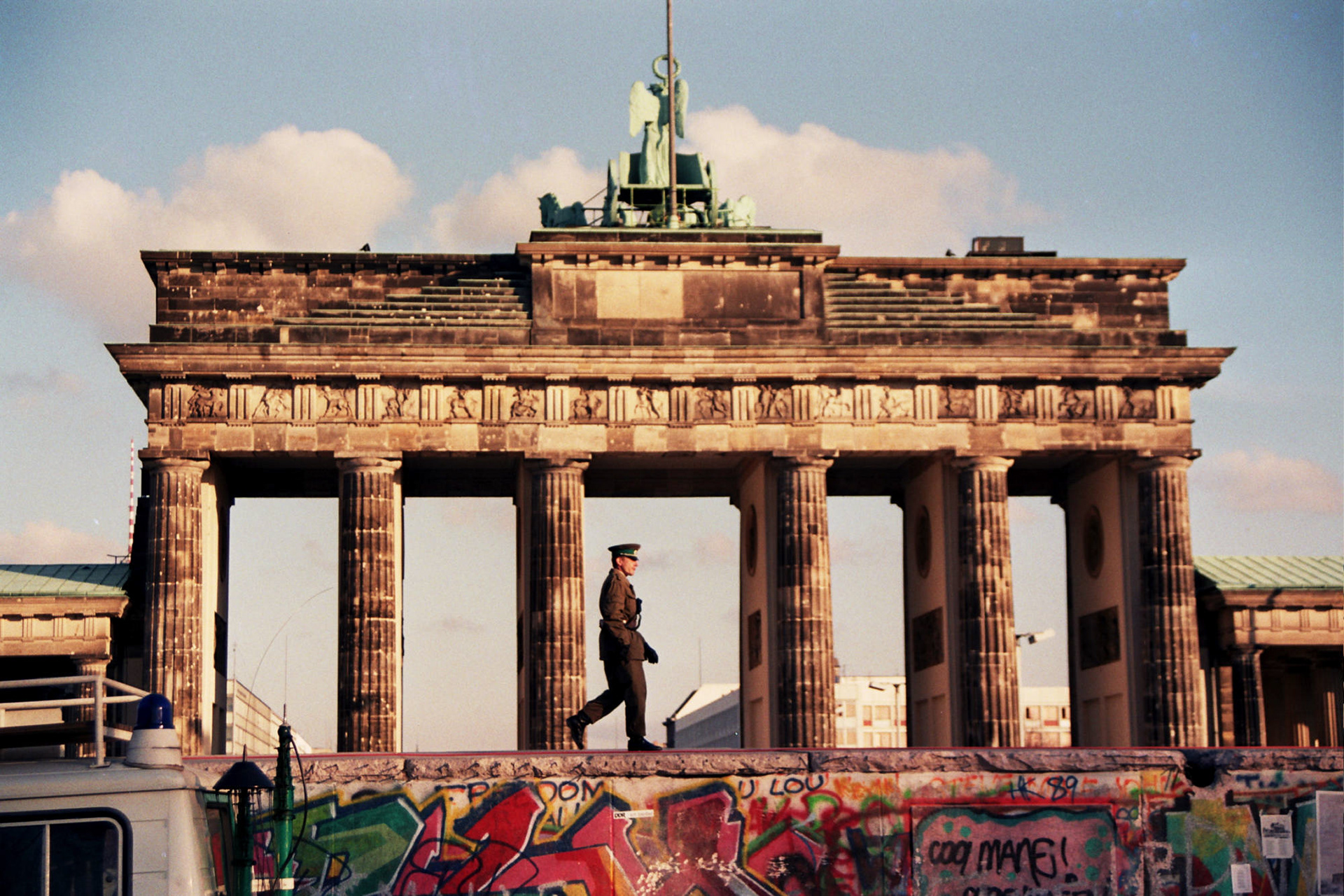 Berliner Mauer / Brandenburger Tor / DDR Soldat
