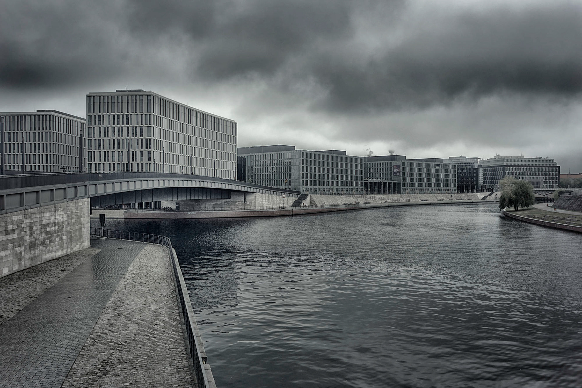 Berlin Spreeufer Hugo-Preuß-Brücke