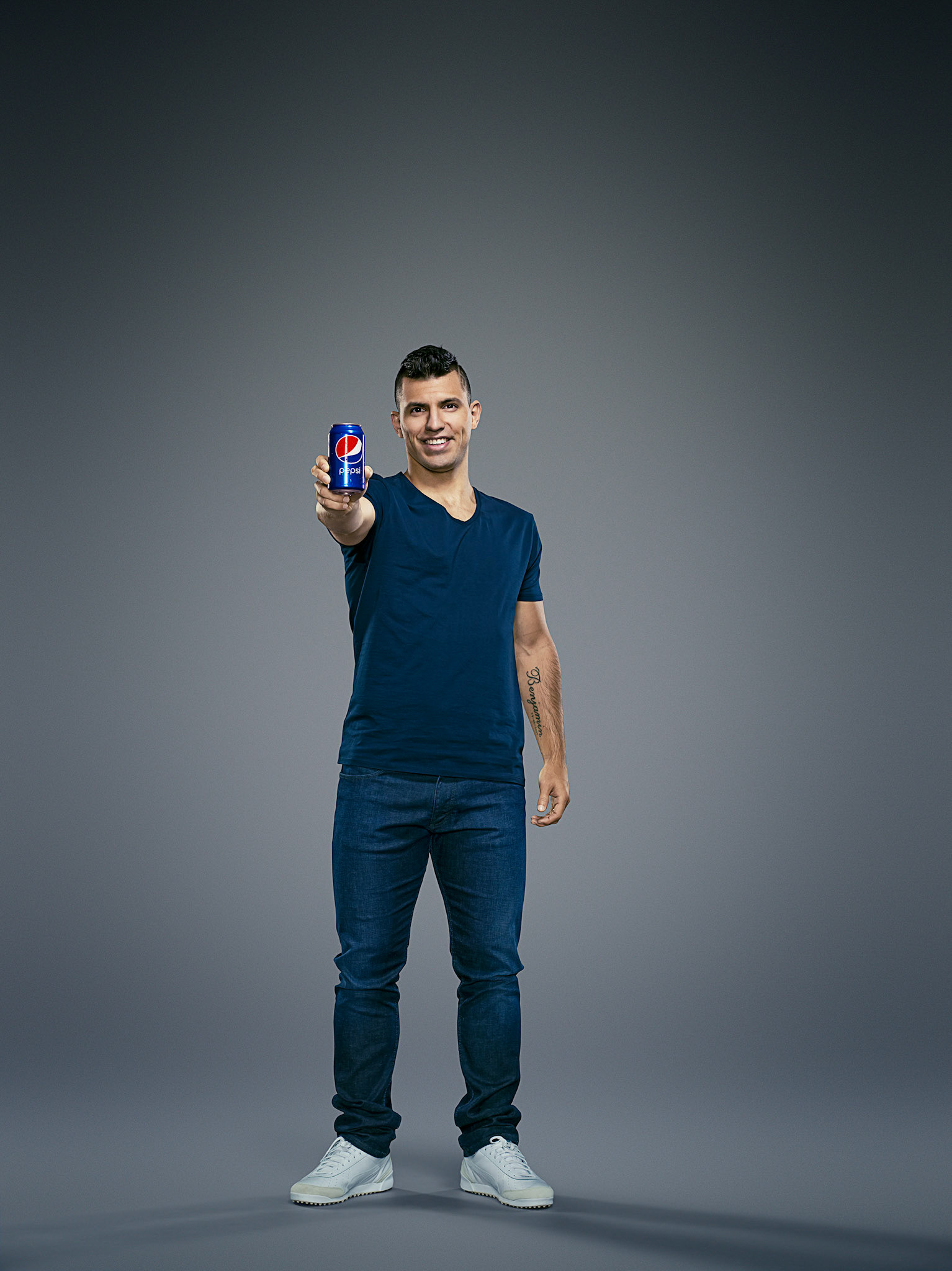 PEPSI Blue Card, Sergio Agüero, Photographed by Hamish Brown - Amv BBDO