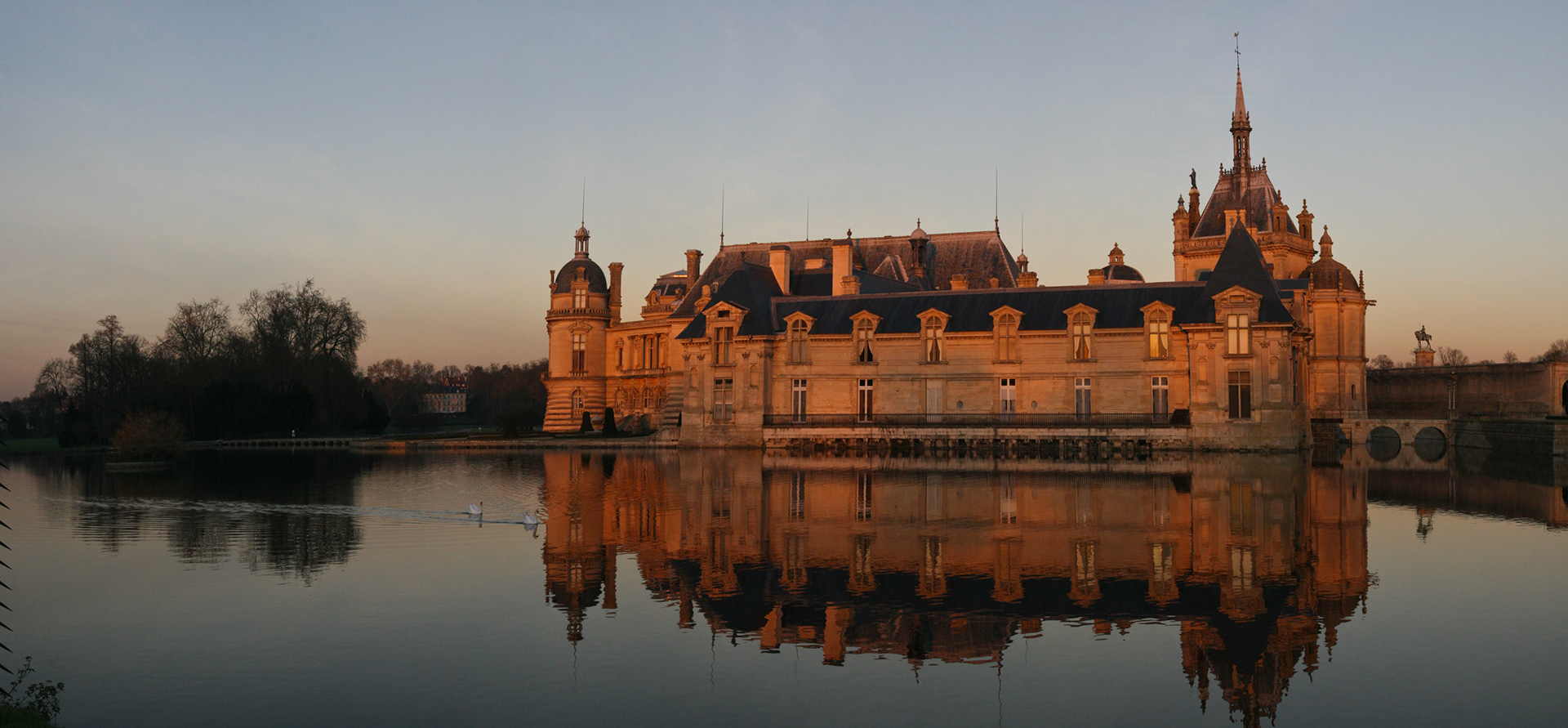 Cantilly Palace with Swans