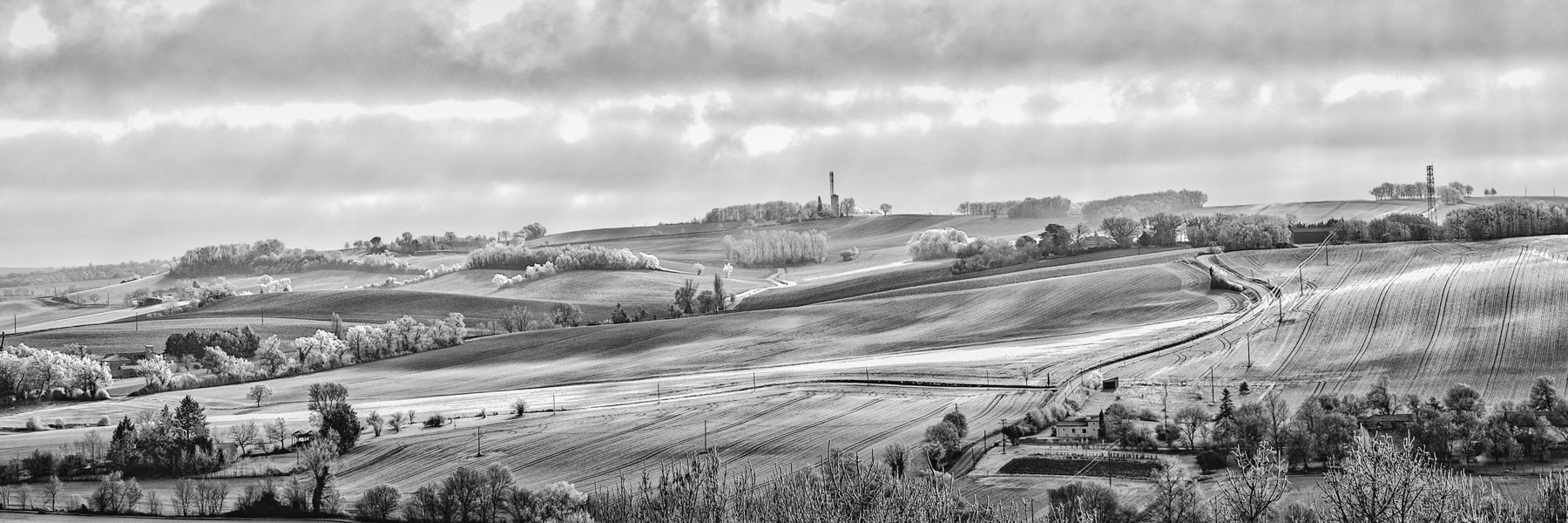 Panorama coteaux gersois givrés