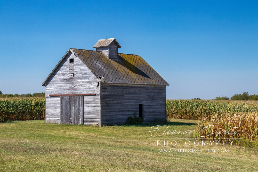 (35) Corn crib on hwy 27 leaving donnellson 6