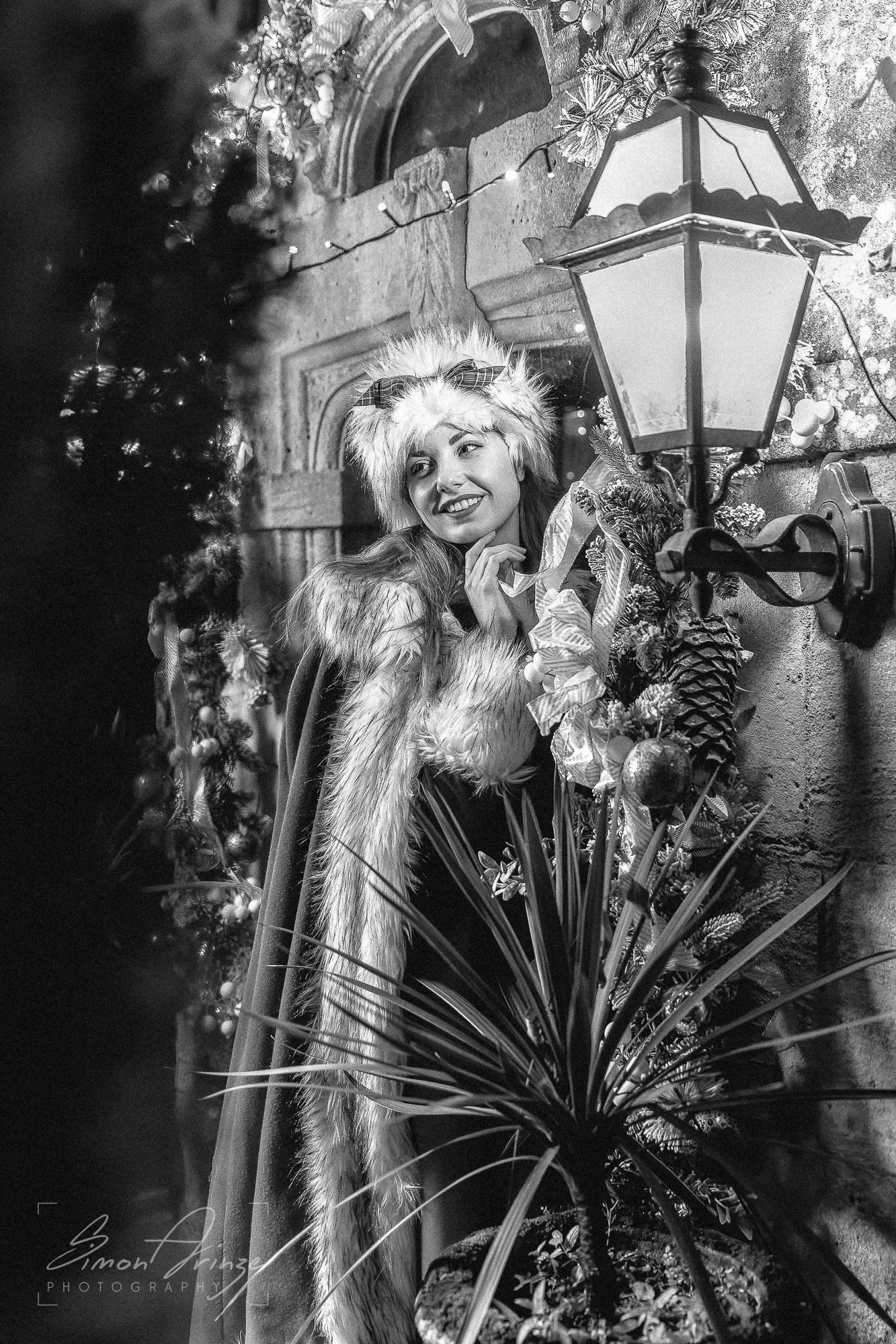 Hannah Lou - "Mrs Claus" - Alastair Currill Photo, Bourton-on-the-Water - 08/12/2025 - Simon Arinze Photography
