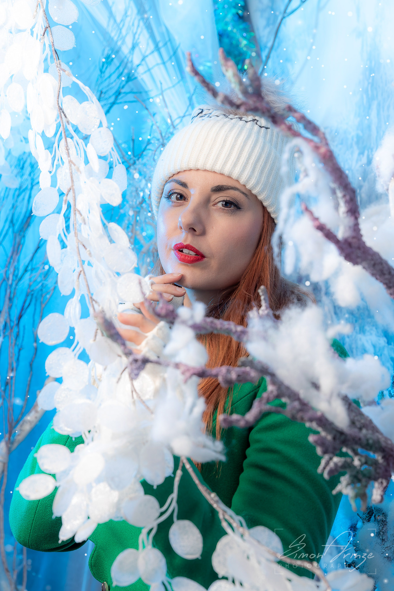 Hannah Lou - "Mrs Claus" - Alastair Currill Photo, Bourton-on-the-Water - 08/12/2025 - Simon Arinze Photography