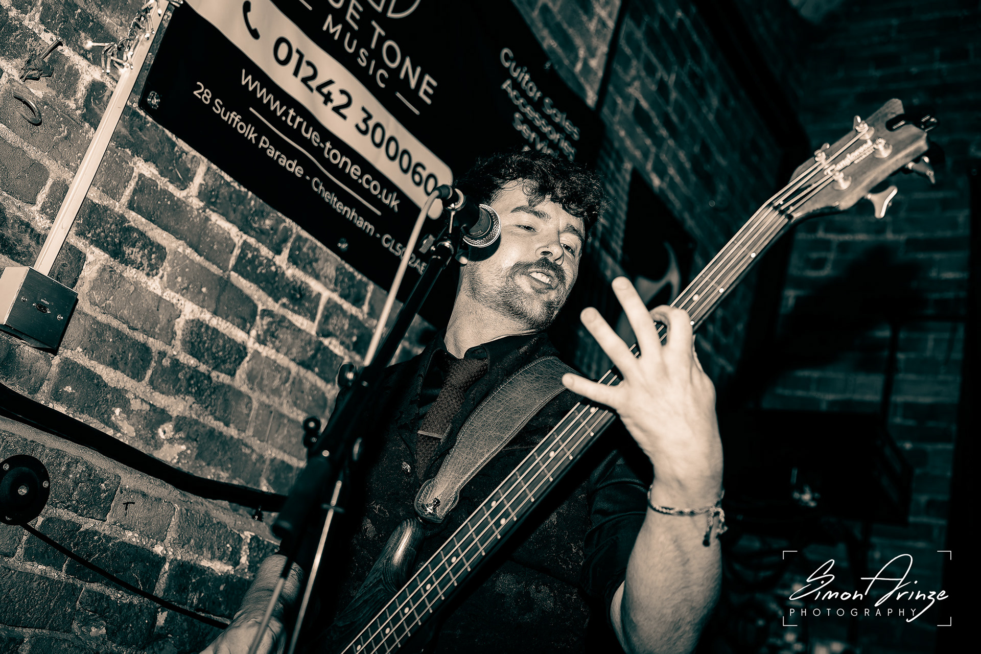 Frozen Oceans - Frog & Fiddle, Cheltenham - 24/01/2025 - Simon Arinze Photography