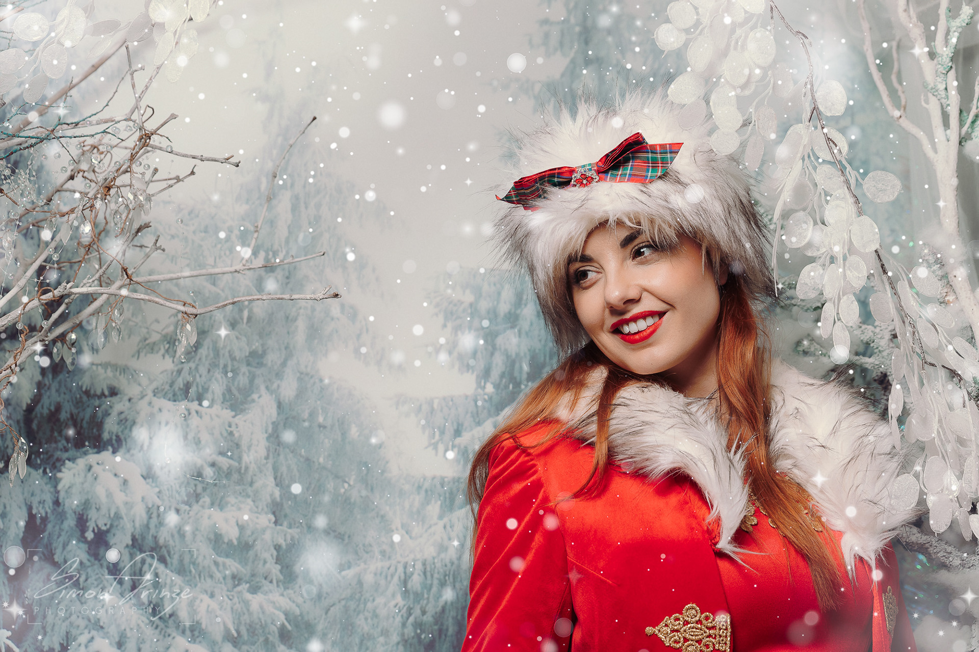 Hannah Lou - "Mrs Claus" - Alastair Currill Photo, Bourton-on-the-Water - 08/12/2025 - Simon Arinze Photography