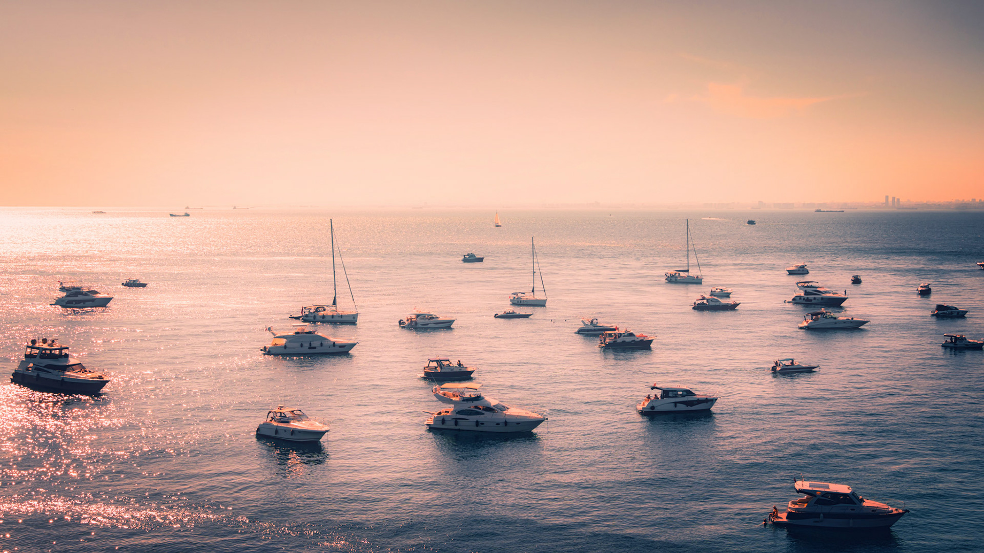 A golden sea of serenity — boats drift gently under Istanbul’s glowing evening sky.