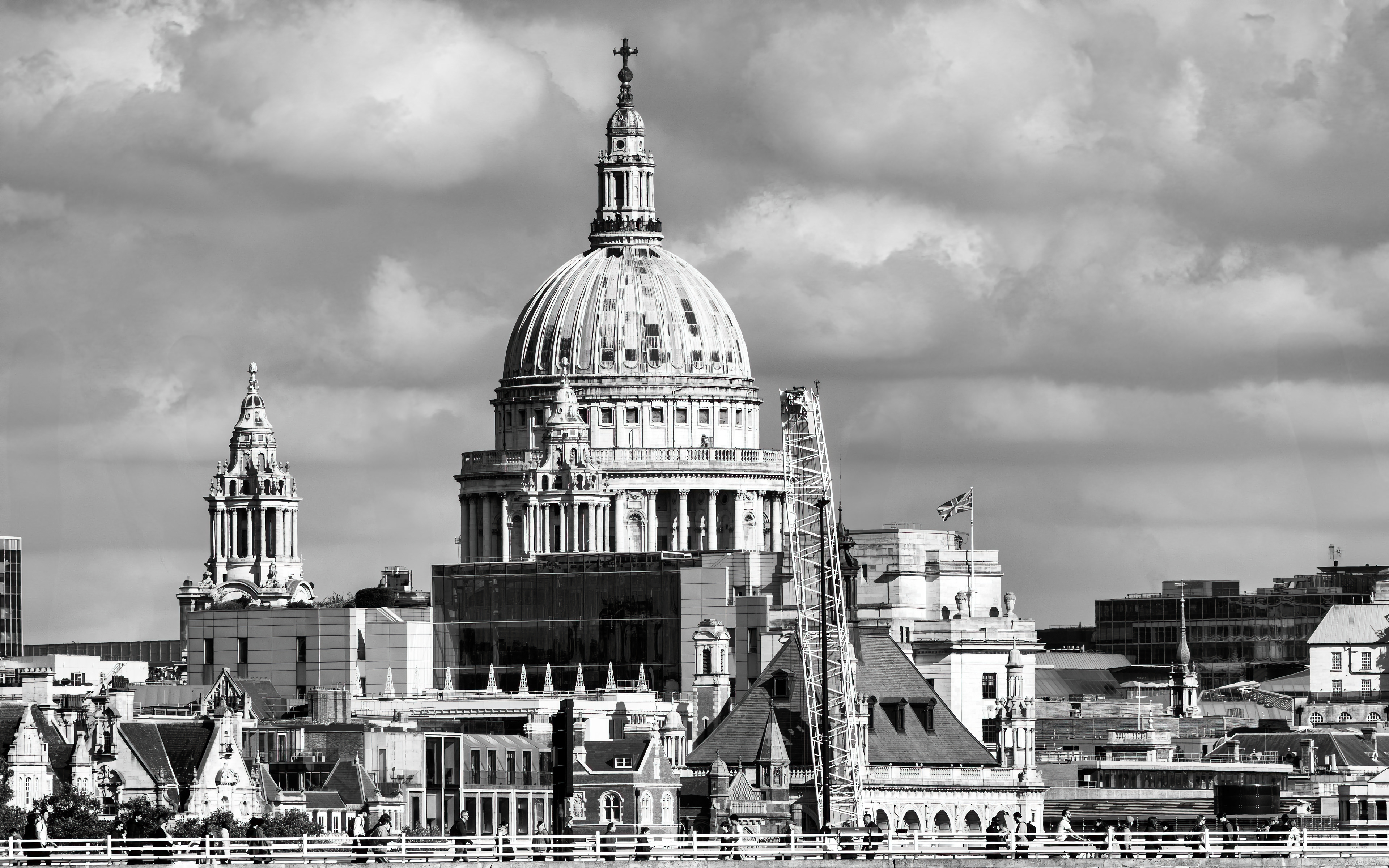 St. Paul’s Cathedral standing tall under a cloudy London sky.