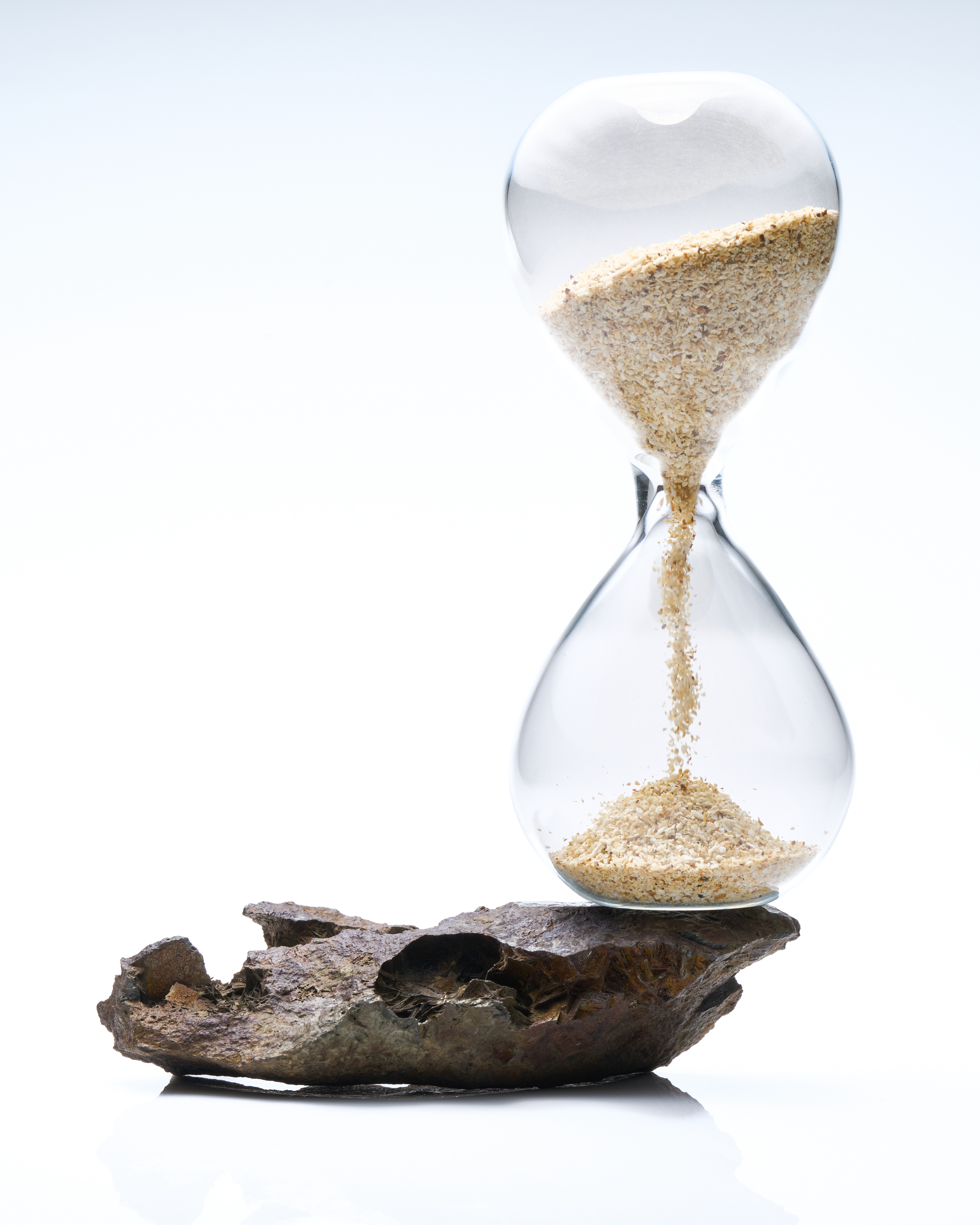 Bone Temporal＃003	2025	"Hourglass H8 × W 4 × D4cm Pedestal H3 × W10.5 × D5cm"	"Bone, Glass, Karami-ishi (slag stone) "