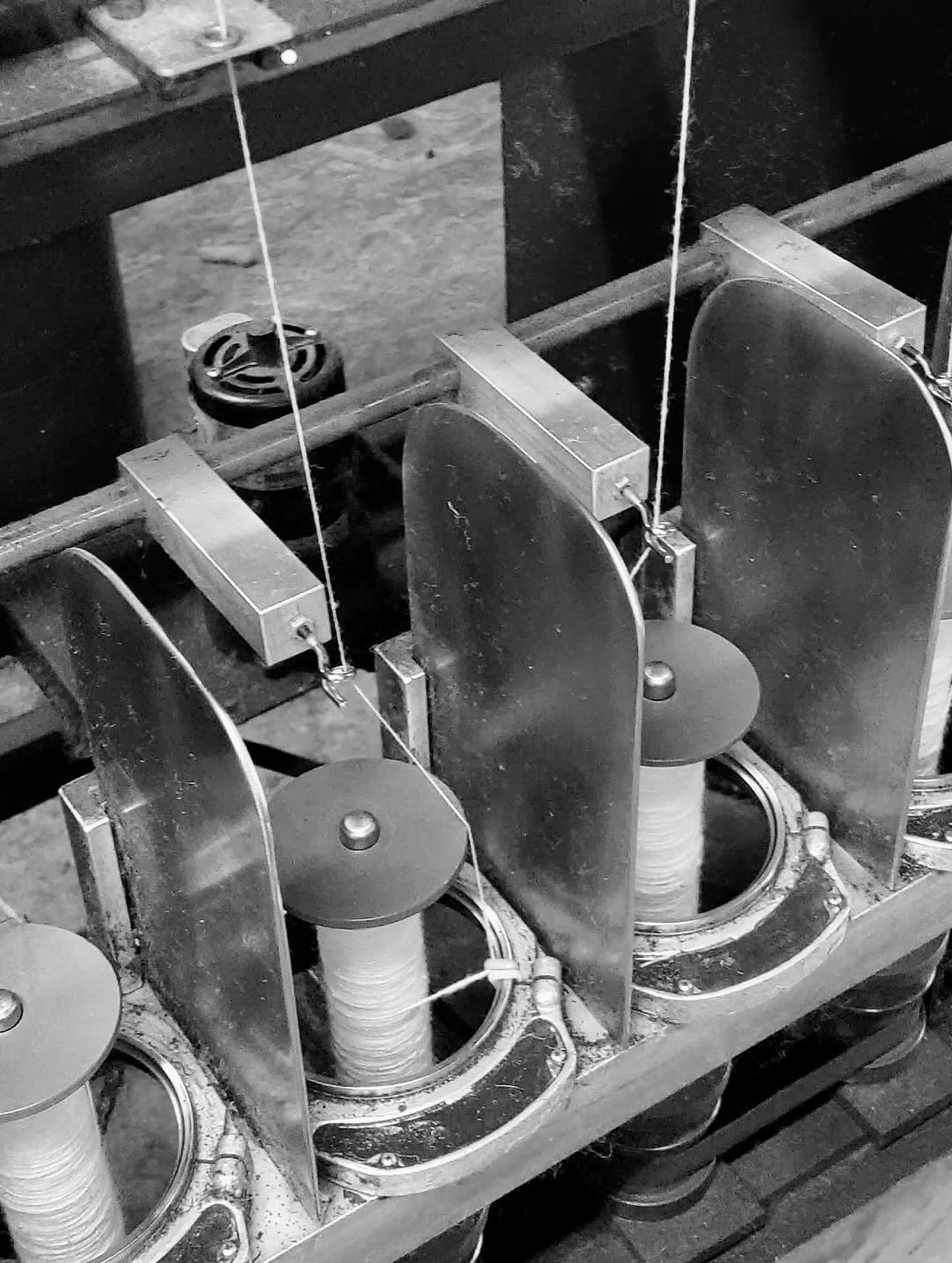 The wool is washed and spun by @lafilatureduhibou, a pioneering micro-spinning mill near Namur. Since 2009, they’ve been transforming Belgian wool into high-quality yarns with precision and care. Their expertise and commitment to local craftsmanship make them an invaluable partner into our journey to revive Belgian wool.