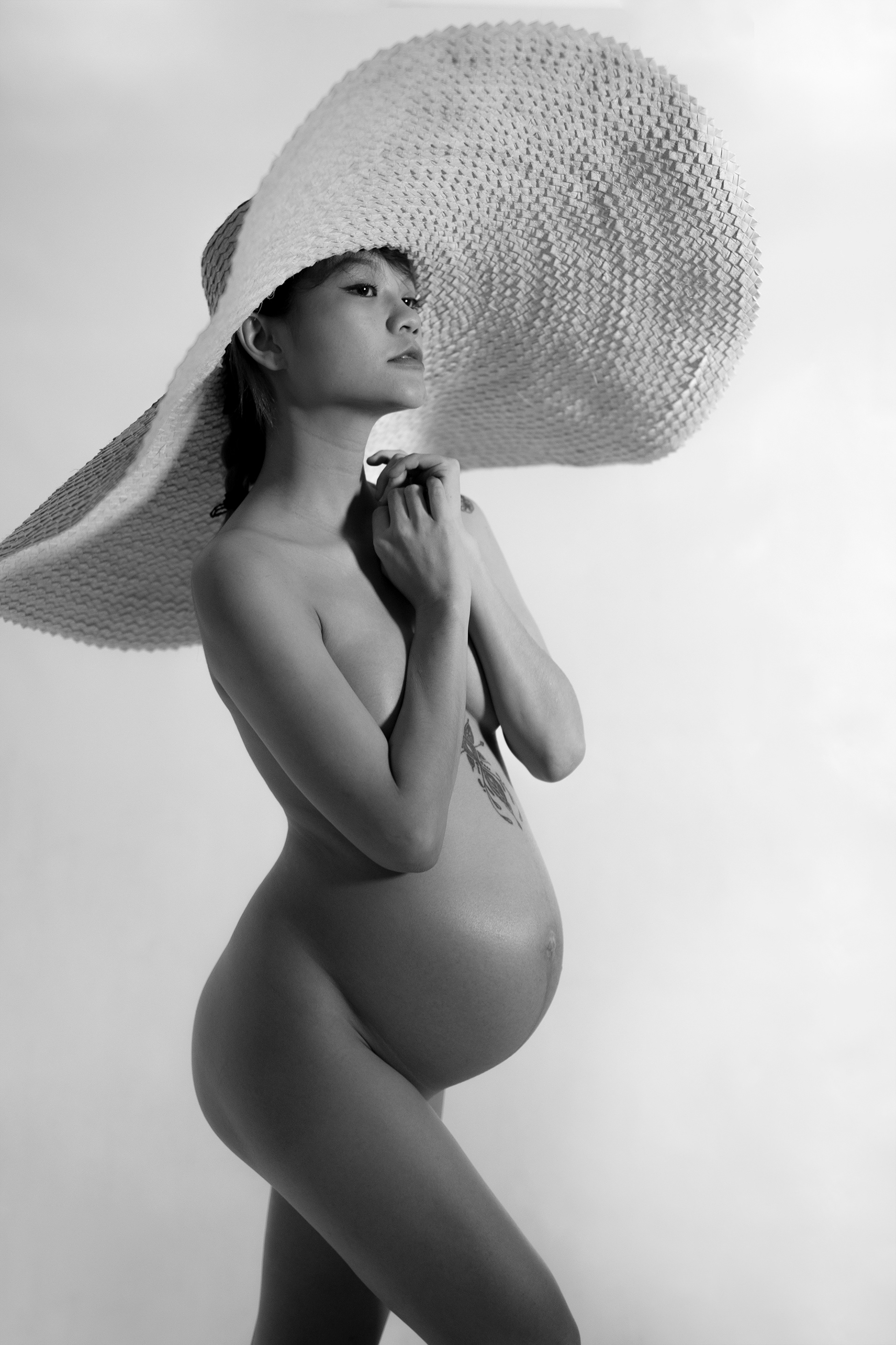 Pregnancy Nude photographer in Bangkok.