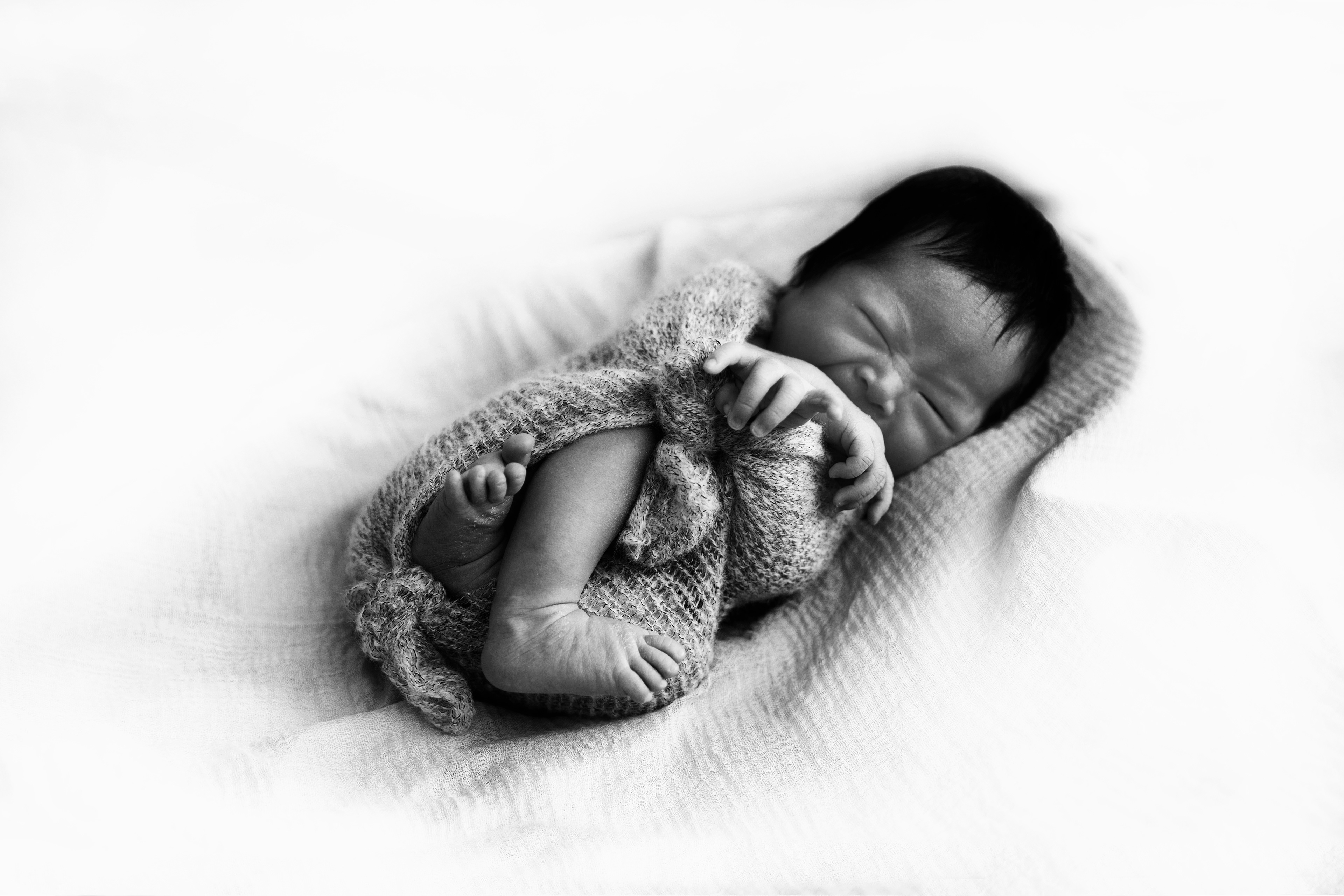 Photographer Newborn and Maternity Pregnancy in Bangkok ,Capture the feeling Photo shoot Natural light Photography Lifestyle Location Bangkok,Thailand. Photographer by Mansri Monkaew