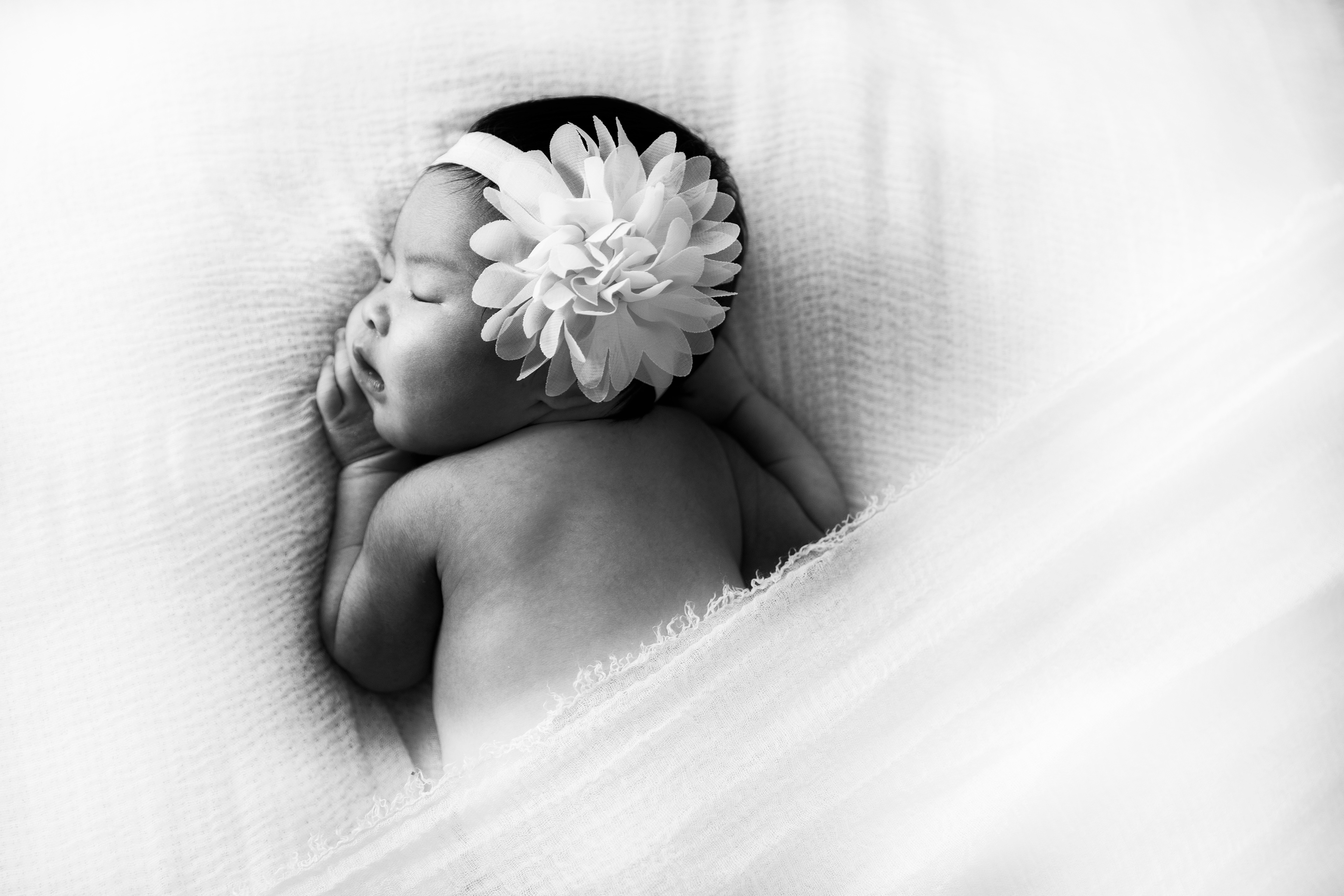 Photographer Newborn and Maternity Pregnancy in Bangkok ,Capture the feeling Photo shoot Natural light Photography Lifestyle Location Bangkok,Thailand. Photographer by Mansri Monkaew