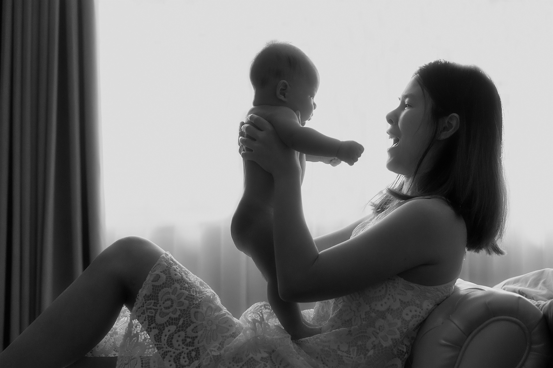 Photographer Newborn and Maternity Pregnancy Family in Bangkok ,Photo shoot Natural light Location Bangkok,Thailand. Photographer by Mansri Monkaew.
