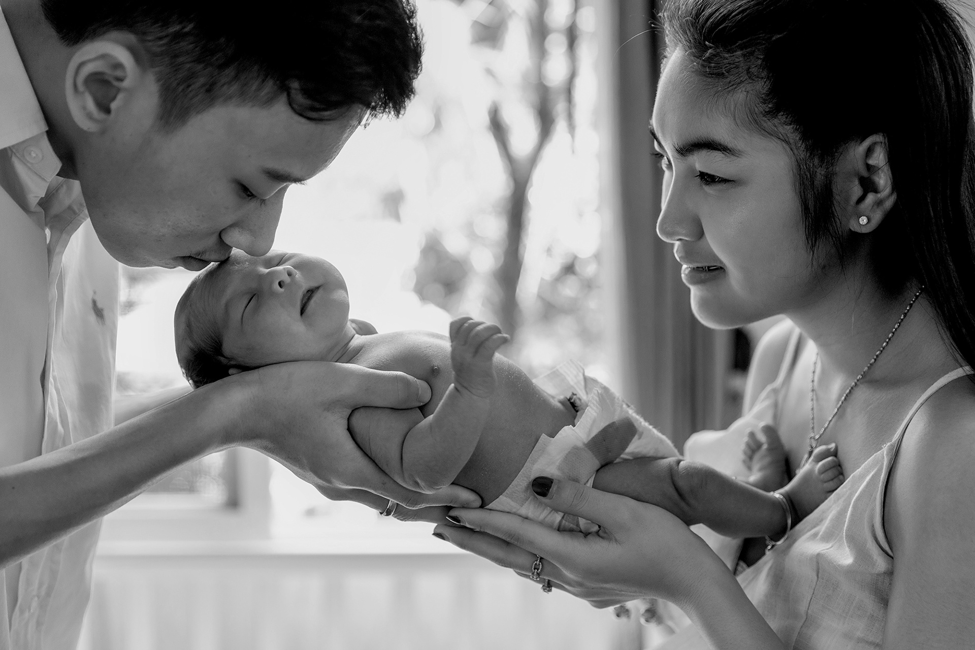 Photographer Newborn and Maternity Pregnancy Family in Bangkok ,Photo shoot Natural light Location Bangkok,Thailand. Photographer by Mansri Monkaew.