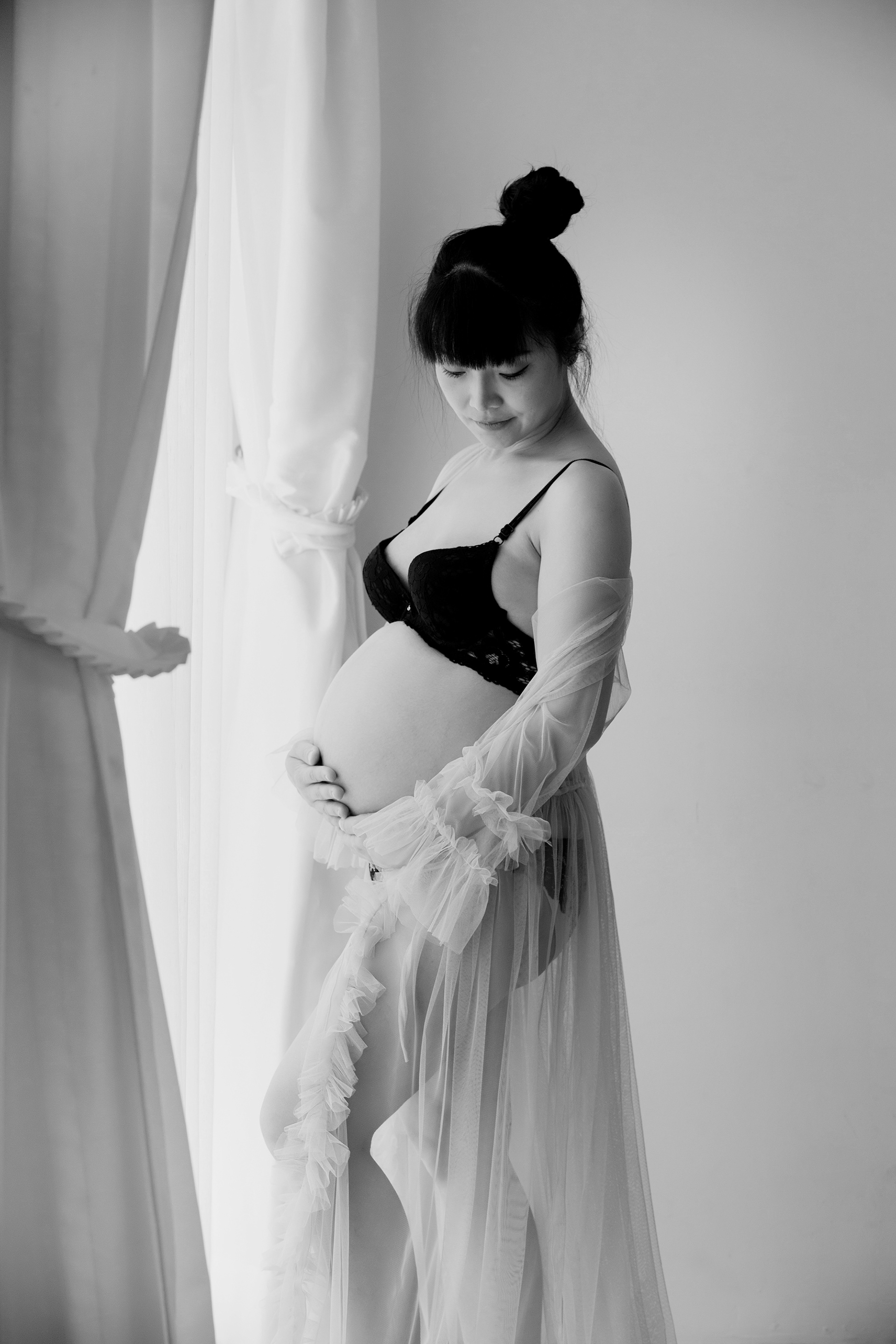 Photographer Newborn and Maternity Pregnancy in Bangkok ,Capture the feeling Photo shoot Natural light Location Bangkok,Thailand. Photographer by Mansri Monkaew