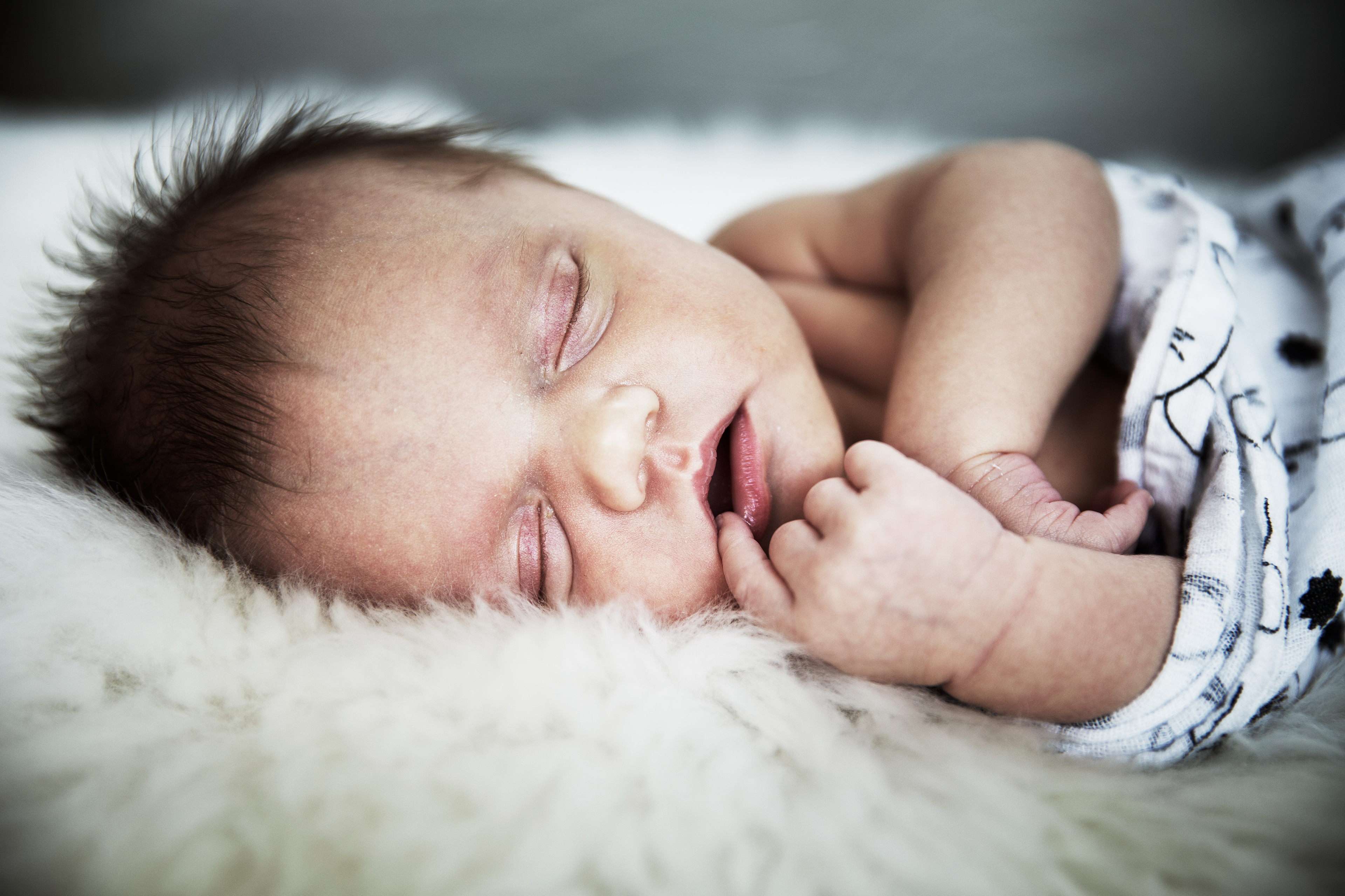 Photographer Newborn and Maternity Pregnancy in Bangkok ,Capture the feeling Photo shoot Natural light Photography Lifestyle Location Bangkok,Thailand. Photographer by Mansri Monkaew