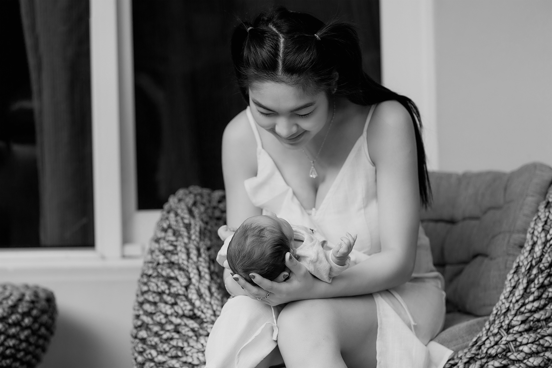 Photographer Newborn and Maternity Pregnancy Family in Bangkok ,Photo shoot Natural light Location Bangkok,Thailand. Photographer by Mansri Monkaew.