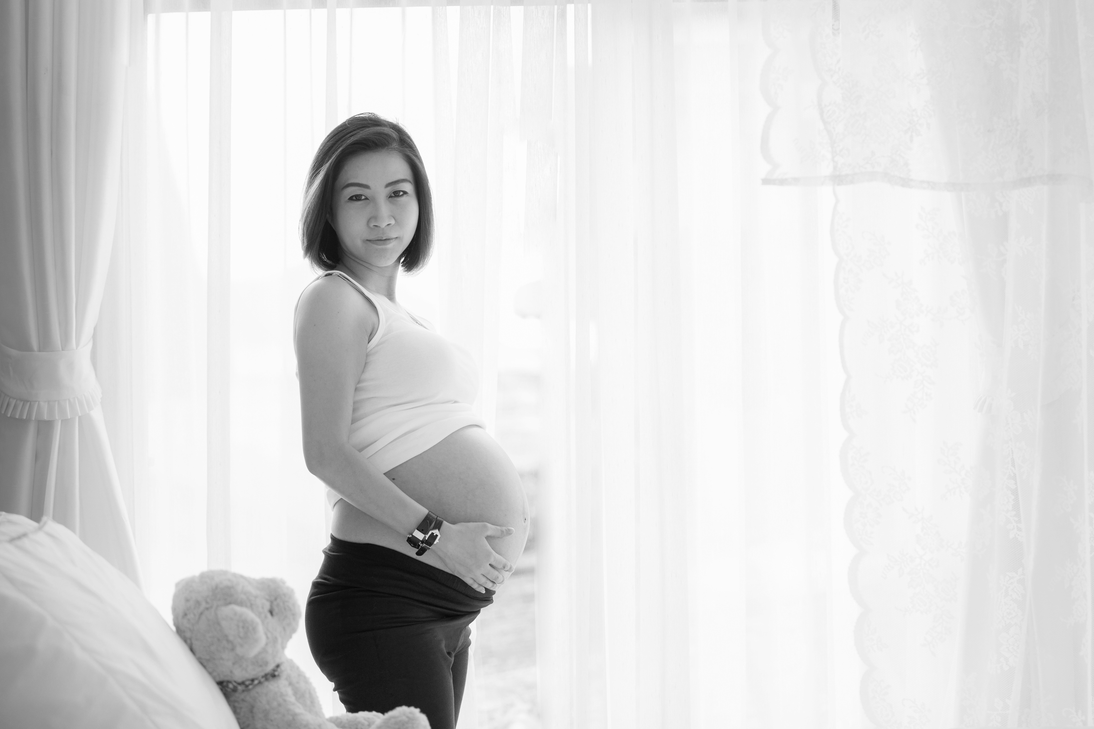 Photographer Newborn and Maternity Pregnancy in Bangkok ,Capture the feeling Photo shoot Natural light Location Bangkok,Thailand. Photographer by Mansri Monkaew