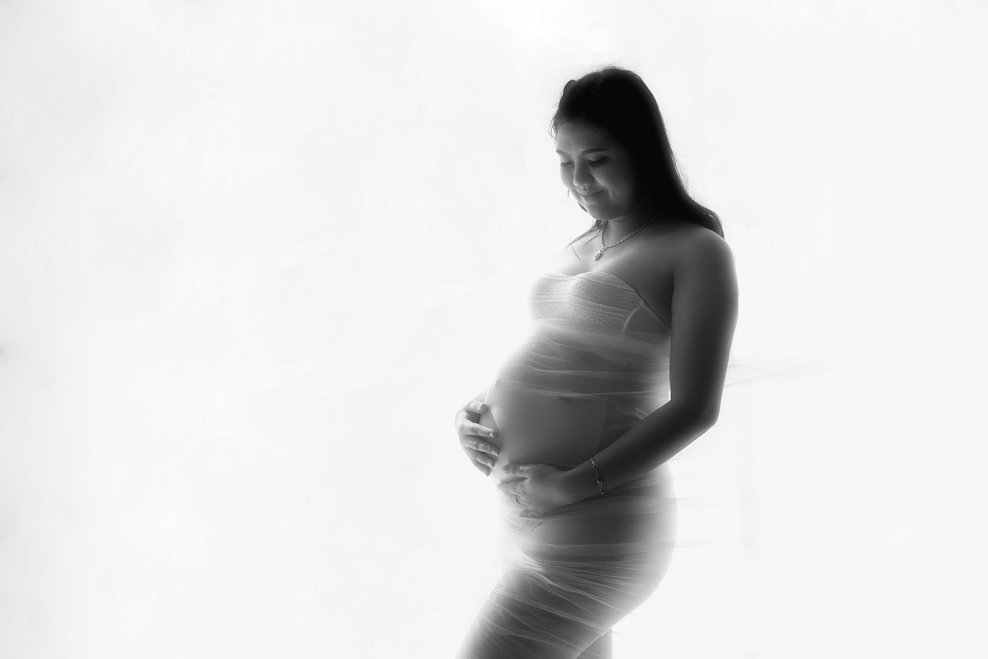 Photographer Newborn and Maternity Pregnancy in Bangkok ,Capture the feeling Photo shoot Natural light Location Bangkok,Thailand. Photographer by Mansri Monkaew