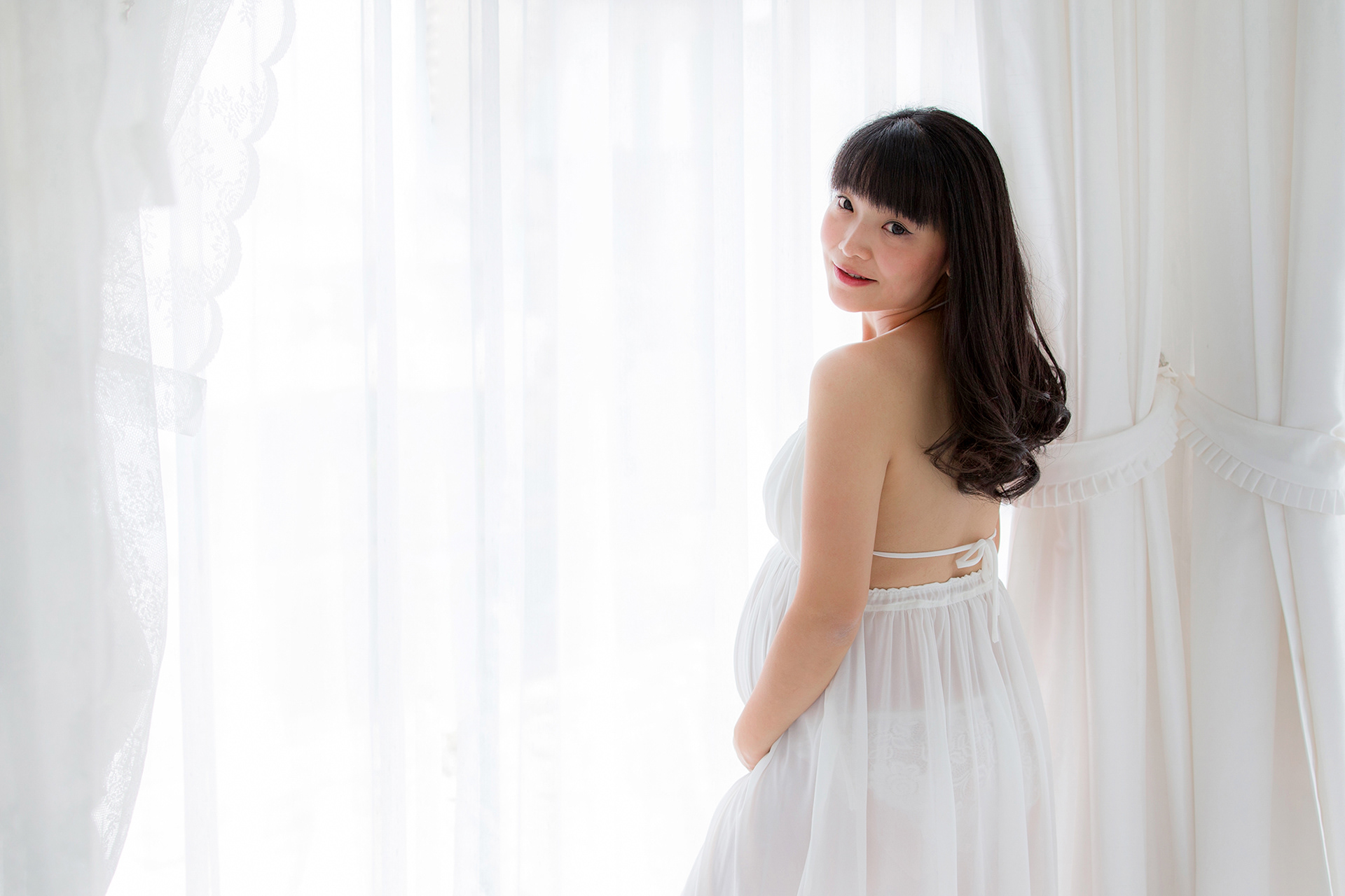 Photographer Newborn and Maternity Pregnancy in Bangkok ,Capture the feeling Photo shoot Natural light Location Bangkok,Thailand. Photographer by Mansri Monkaew