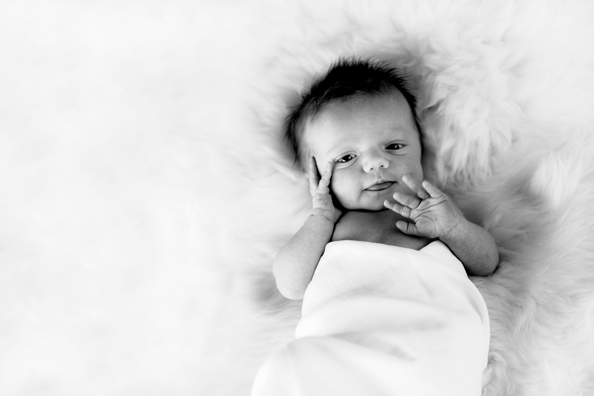 Photographer Newborn and Maternity Pregnancy in Bangkok ,Capture the feeling Photo shoot Natural light Photography Lifestyle Location Bangkok,Thailand. Photographer by Mansri Monkaew