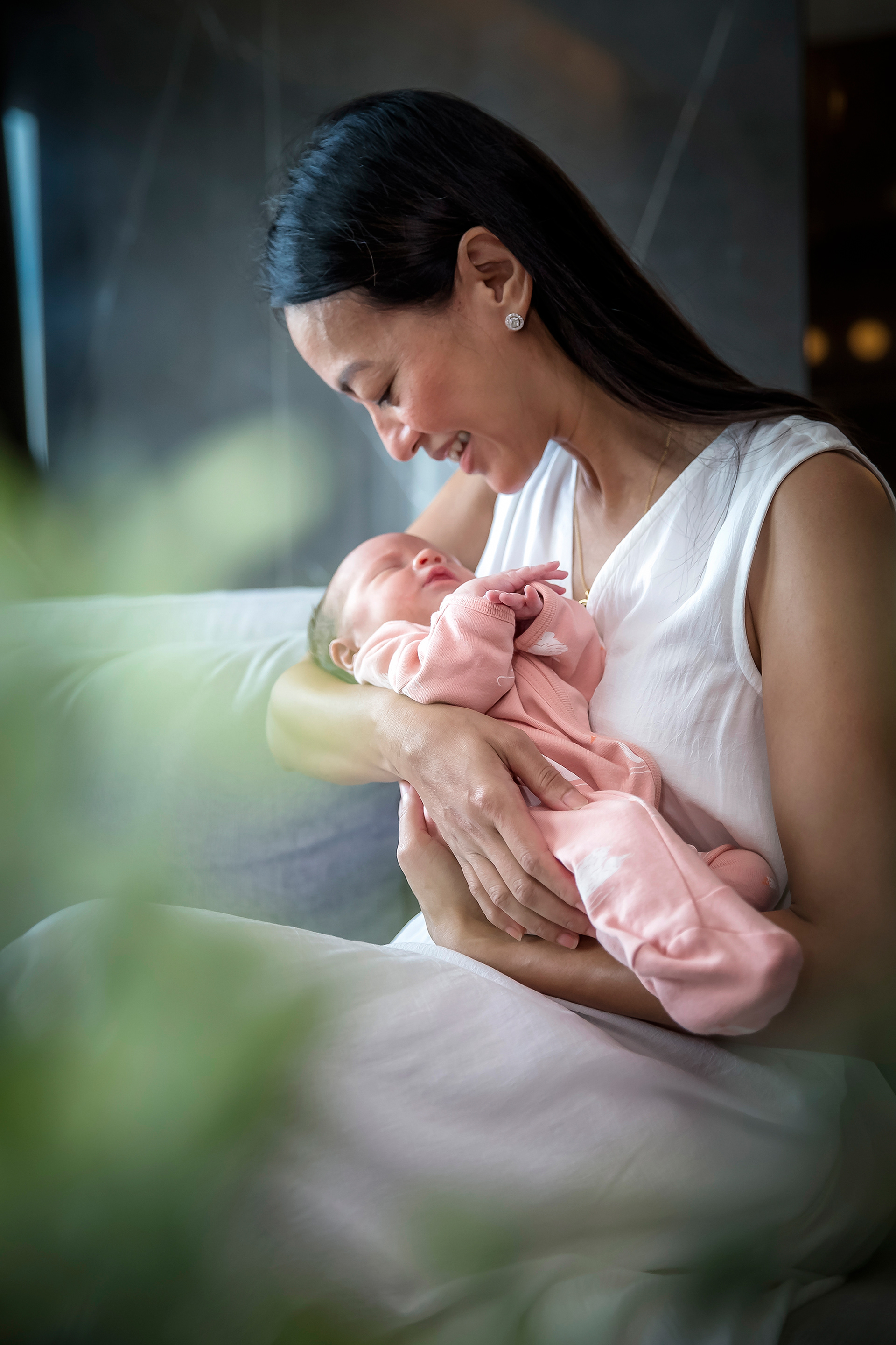 Photographer Newborn and Maternity Pregnancy Family in Bangkok ,Photo shoot Natural light Location Bangkok,Thailand. Photographer by Mansri Monkaew.