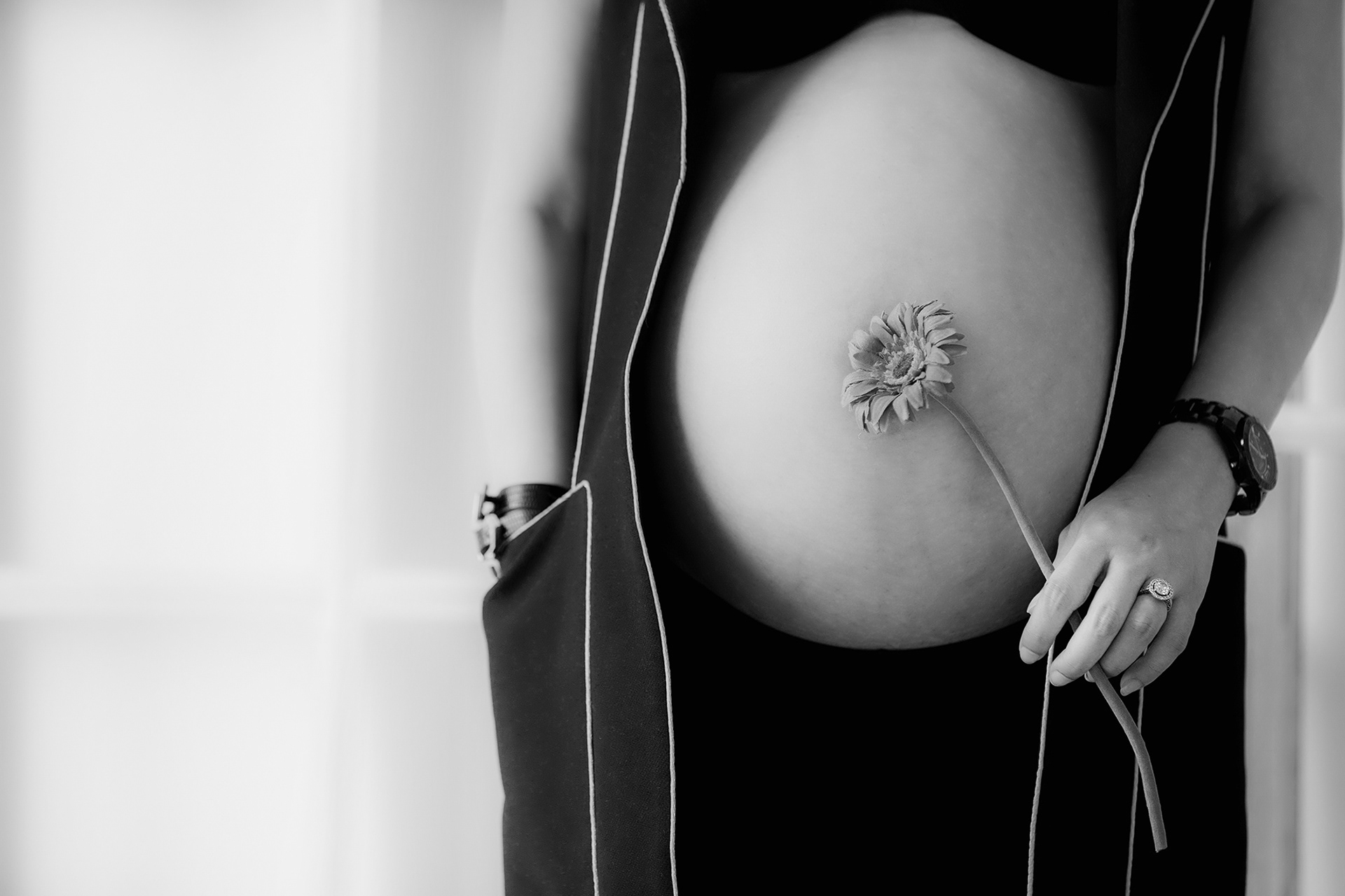 Photographer Newborn and Maternity Pregnancy in Bangkok ,Capture the feeling Photo shoot Natural light Location Bangkok,Thailand. Photographer by Mansri Monkaew