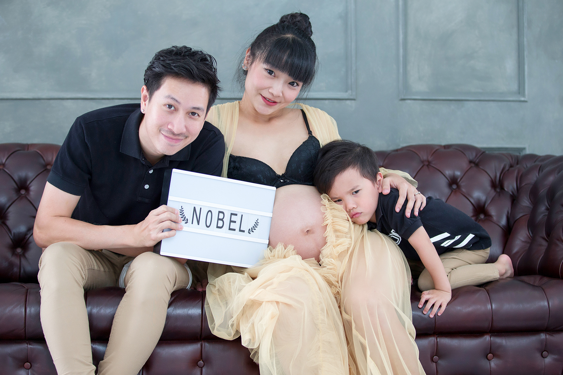 Photographer Newborn and Maternity Pregnancy Family in Bangkok ,Photo shoot Natural light Location Bangkok,Thailand. Photographer by Mansri Monkaew.